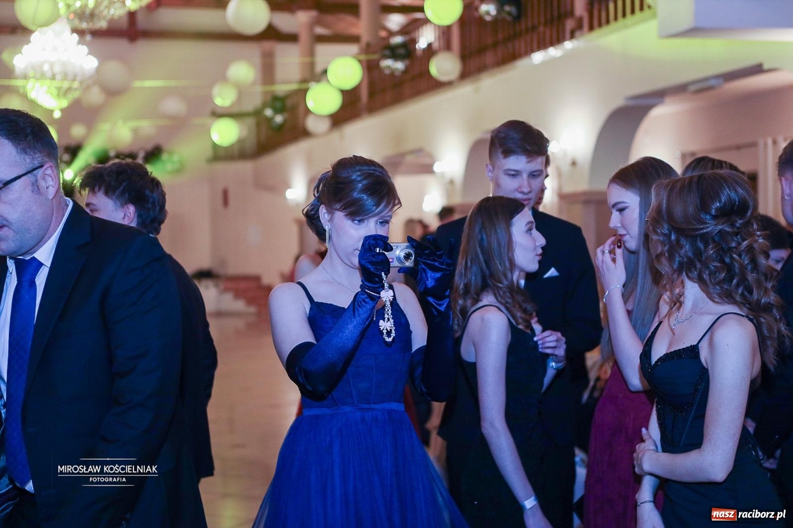 Zdjęcie w galerii na portalu naszraciborz.pl: Studniówka II LO im. Adama Mickiewicza w Parku Leśnym w Rogowie [FOTO] wiadomości z regionu