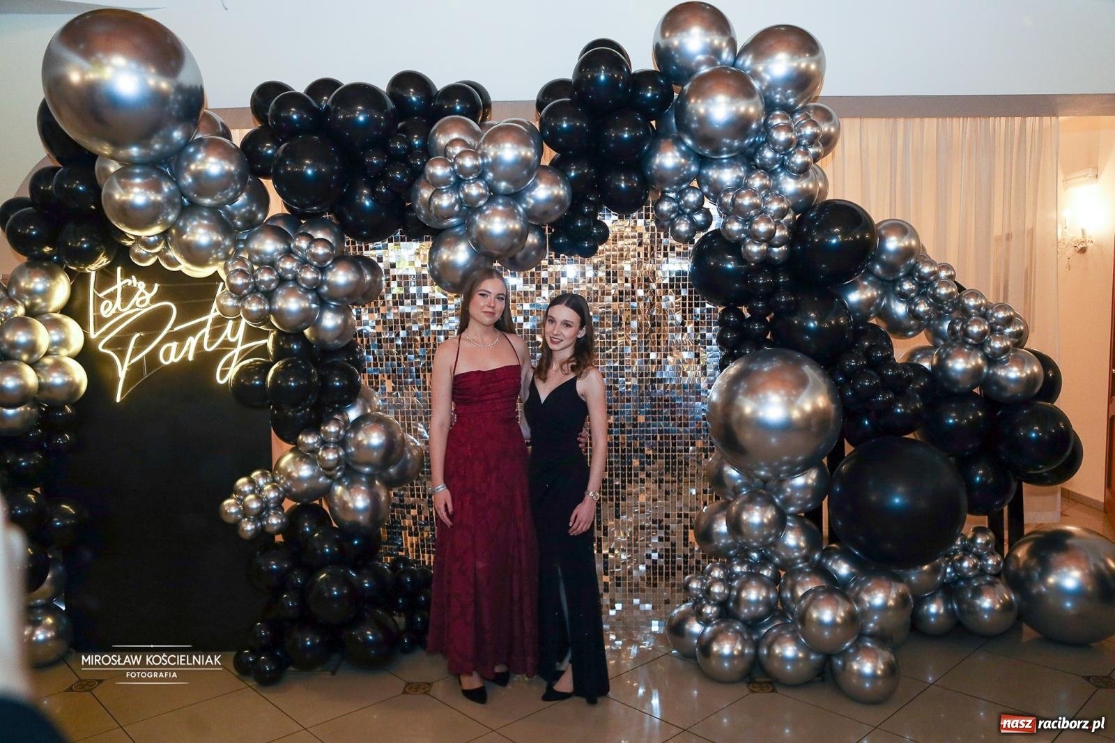 Zdjęcie w galerii na portalu naszraciborz.pl: Studniówka II LO im. Adama Mickiewicza w Parku Leśnym w Rogowie [FOTO] wiadomości z regionu