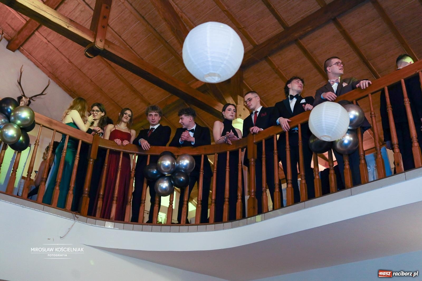 Zdjęcie w galerii na portalu naszraciborz.pl: Studniówka II LO im. Adama Mickiewicza w Parku Leśnym w Rogowie [FOTO] wiadomości z regionu