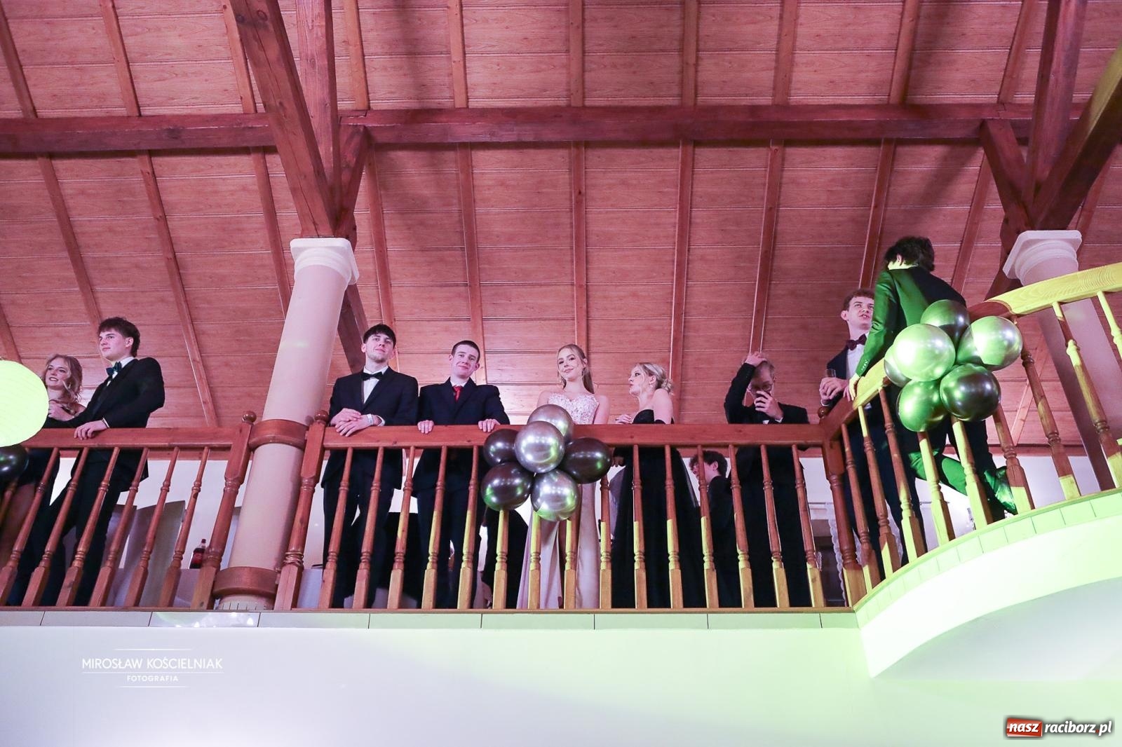 Zdjęcie w galerii na portalu naszraciborz.pl: Studniówka II LO im. Adama Mickiewicza w Parku Leśnym w Rogowie [FOTO] wiadomości z regionu