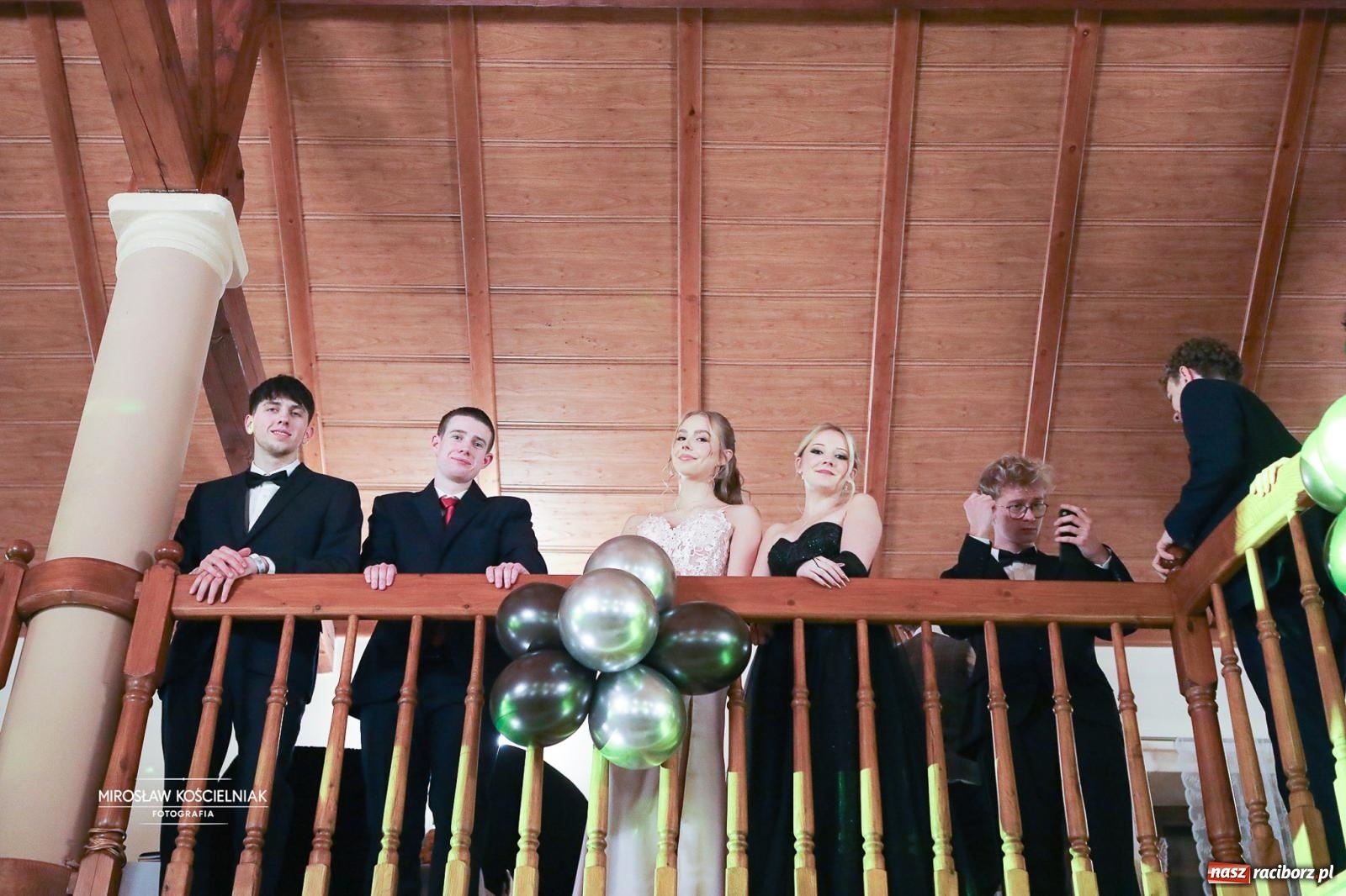 Zdjęcie w galerii na portalu naszraciborz.pl: Studniówka II LO im. Adama Mickiewicza w Parku Leśnym w Rogowie [FOTO] wiadomości z regionu