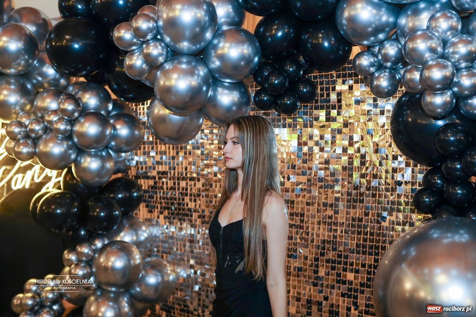 Zdjęcie w galerii na portalu naszraciborz.pl: Studniówka II LO im. Adama Mickiewicza w Parku Leśnym w Rogowie [FOTO] wiadomości z regionu