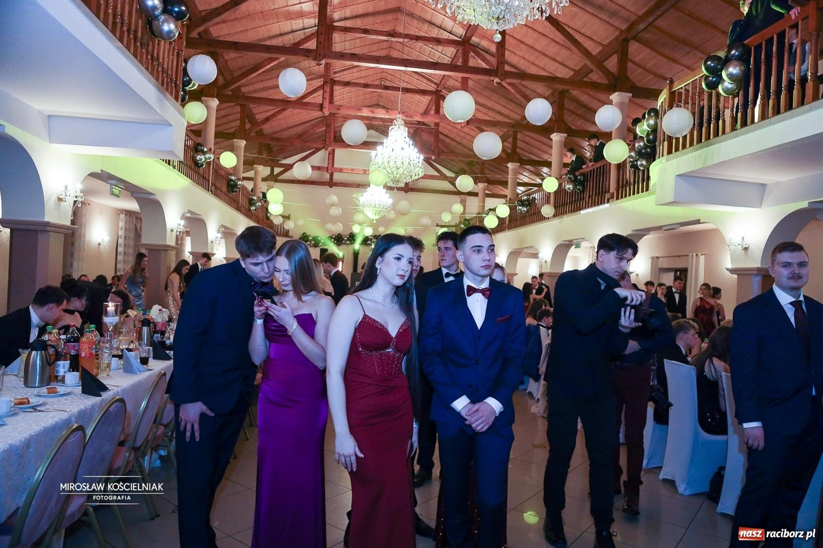 Zdjęcie w galerii na portalu naszraciborz.pl: Studniówka II LO im. Adama Mickiewicza w Parku Leśnym w Rogowie [FOTO] wiadomości z regionu