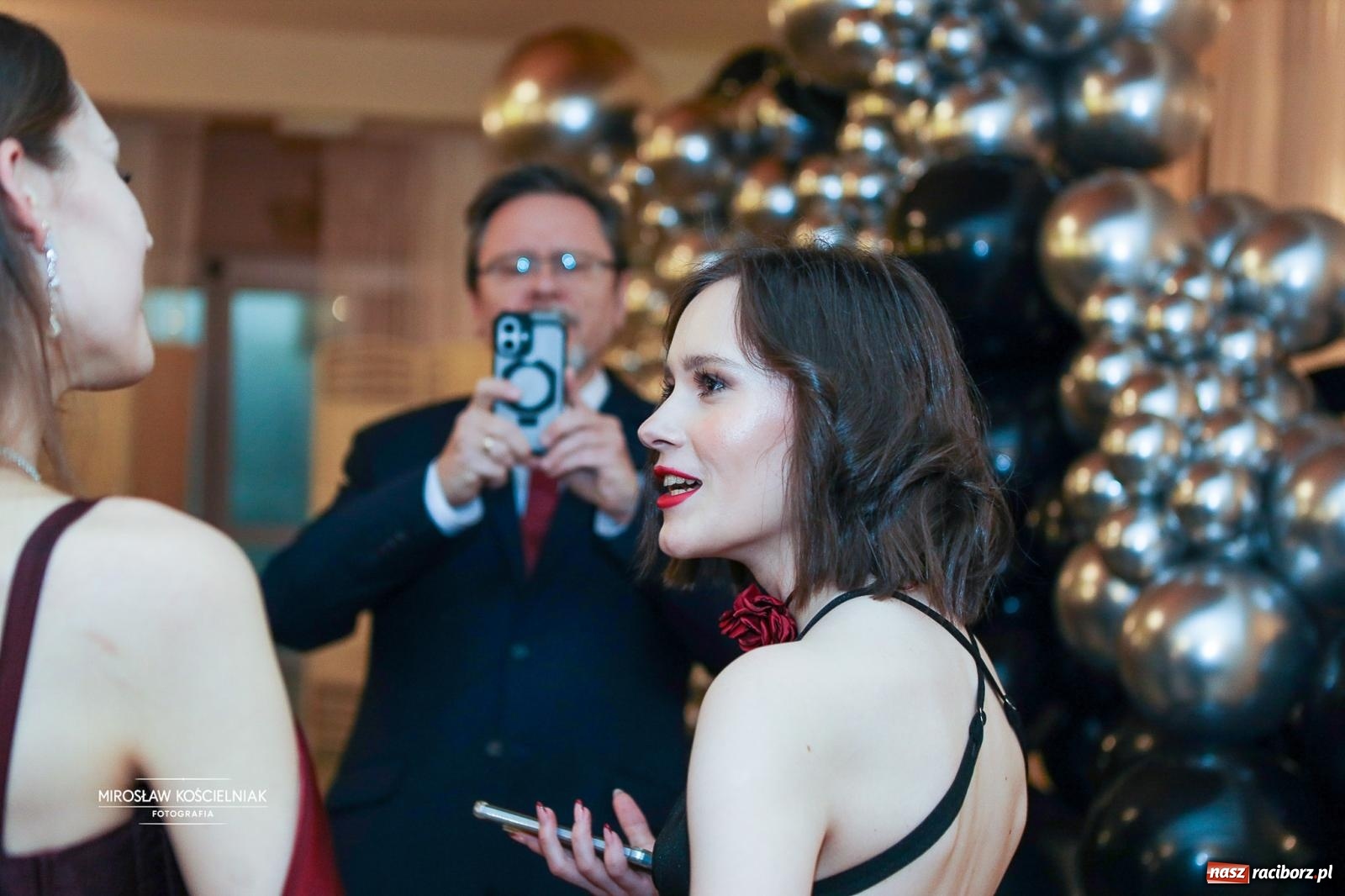 Zdjęcie w galerii na portalu naszraciborz.pl: Studniówka II LO im. Adama Mickiewicza w Parku Leśnym w Rogowie [FOTO] wiadomości z regionu