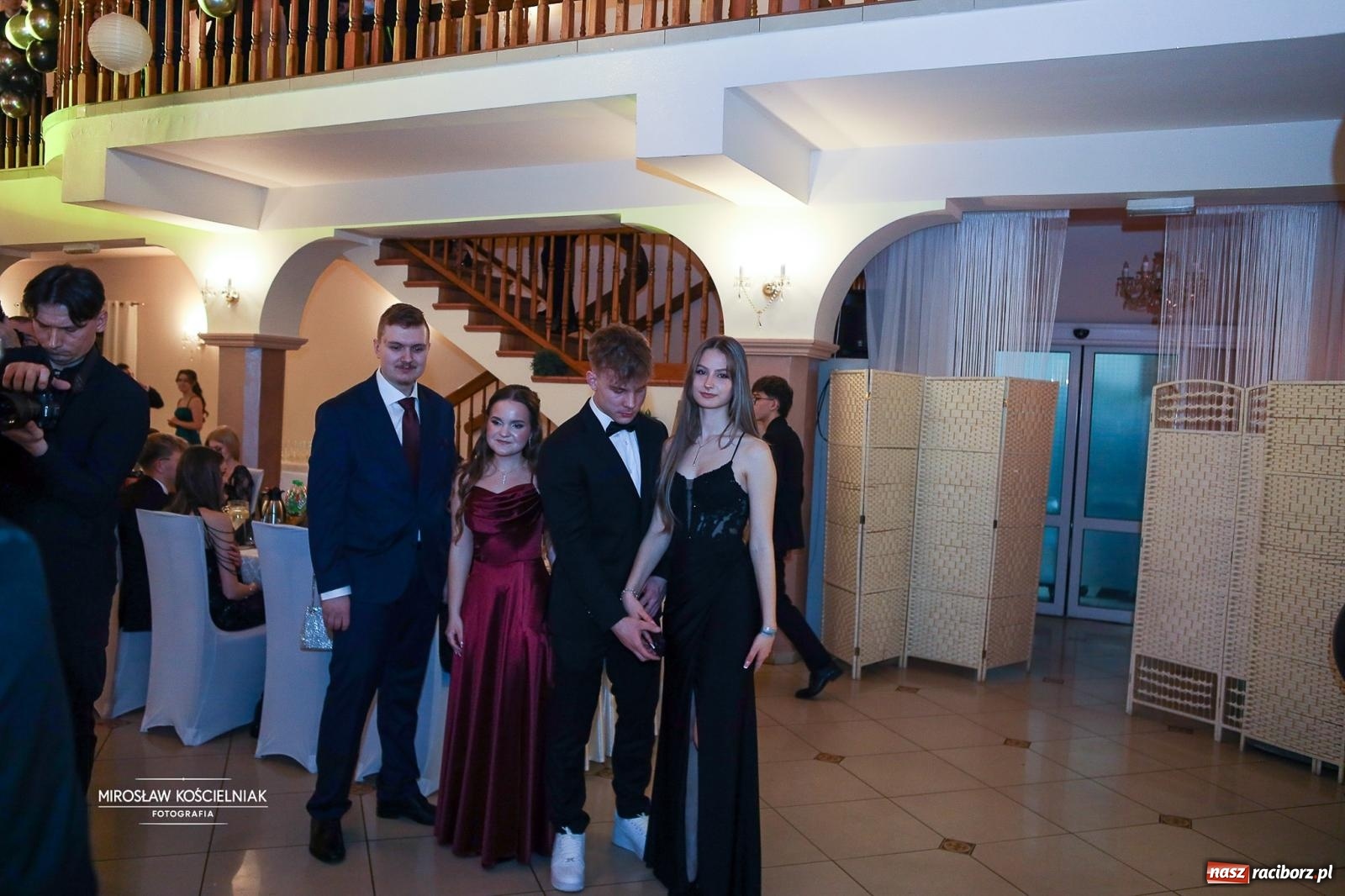 Zdjęcie w galerii na portalu naszraciborz.pl: Studniówka II LO im. Adama Mickiewicza w Parku Leśnym w Rogowie [FOTO] wiadomości z regionu