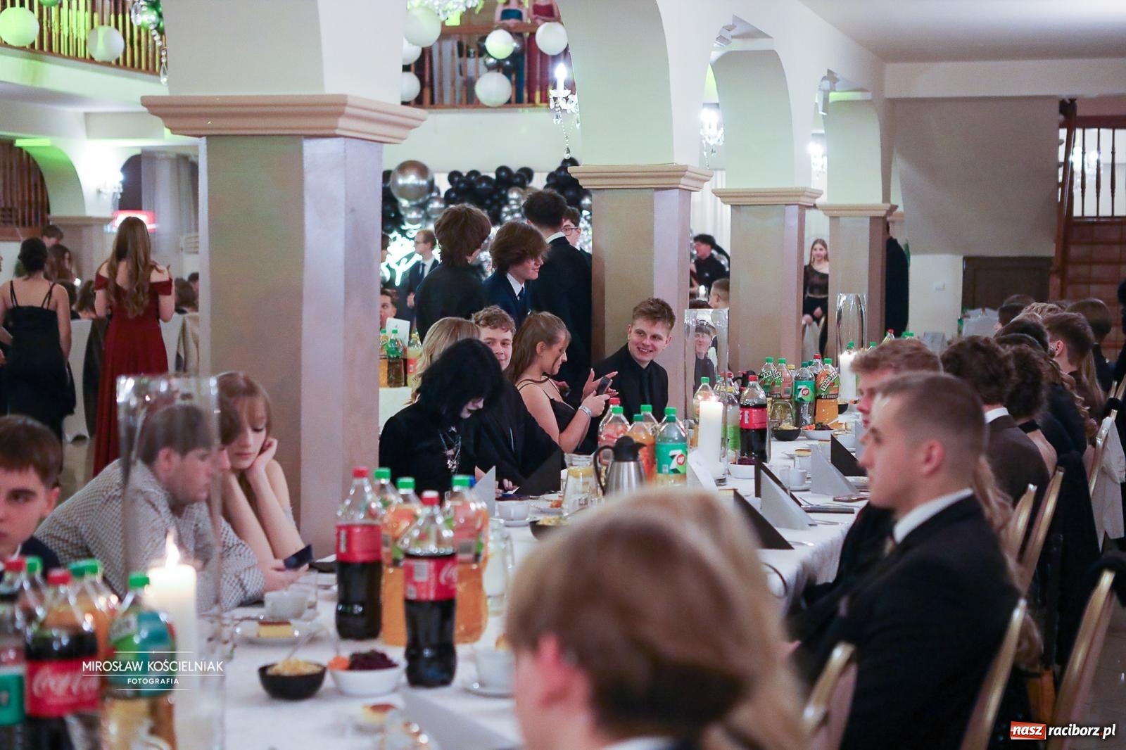 Zdjęcie w galerii na portalu naszraciborz.pl: Studniówka II LO im. Adama Mickiewicza w Parku Leśnym w Rogowie [FOTO] wiadomości z regionu