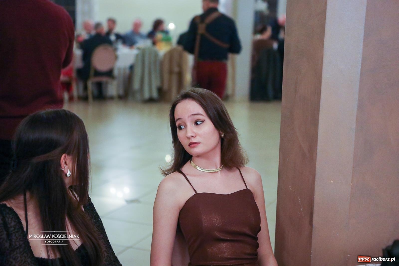 Zdjęcie w galerii na portalu naszraciborz.pl: Studniówka II LO im. Adama Mickiewicza w Parku Leśnym w Rogowie [FOTO] wiadomości z regionu