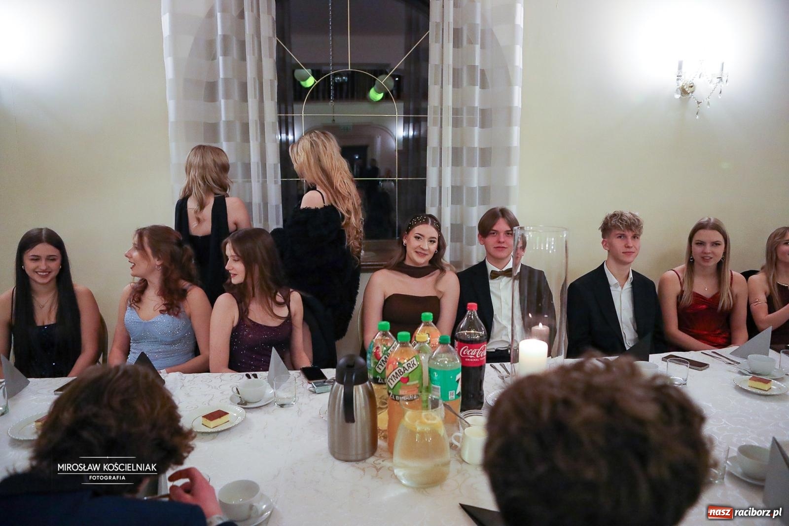 Zdjęcie w galerii na portalu naszraciborz.pl: Studniówka II LO im. Adama Mickiewicza w Parku Leśnym w Rogowie [FOTO] wiadomości z regionu