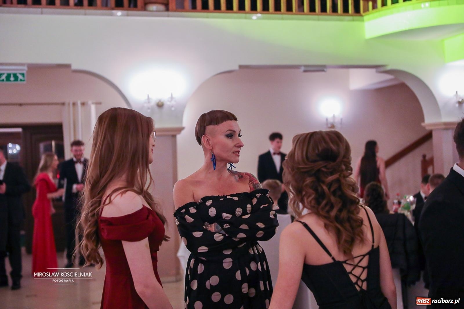 Zdjęcie w galerii na portalu naszraciborz.pl: Studniówka II LO im. Adama Mickiewicza w Parku Leśnym w Rogowie [FOTO] wiadomości z regionu