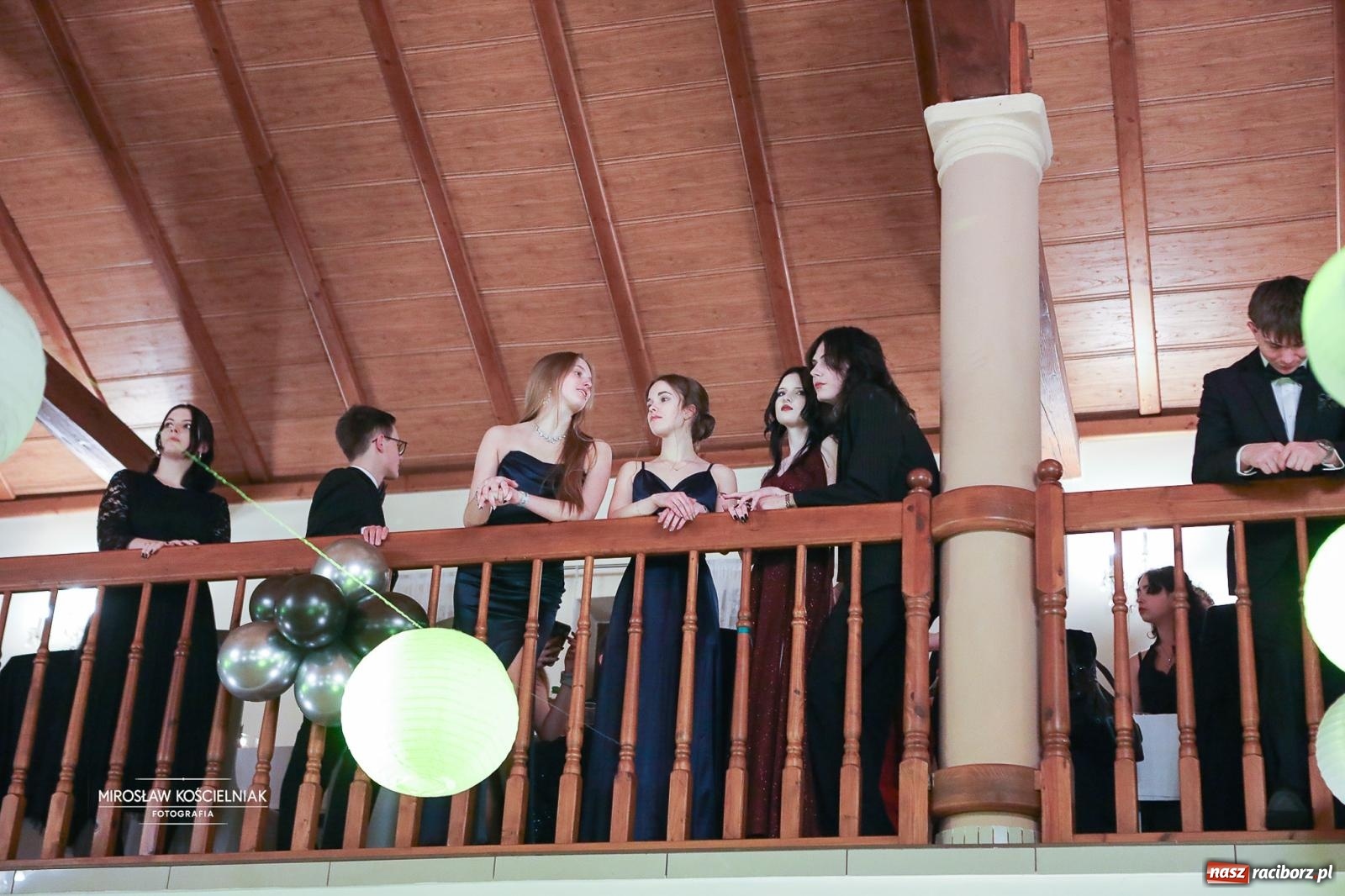 Zdjęcie w galerii na portalu naszraciborz.pl: Studniówka II LO im. Adama Mickiewicza w Parku Leśnym w Rogowie [FOTO] wiadomości z regionu