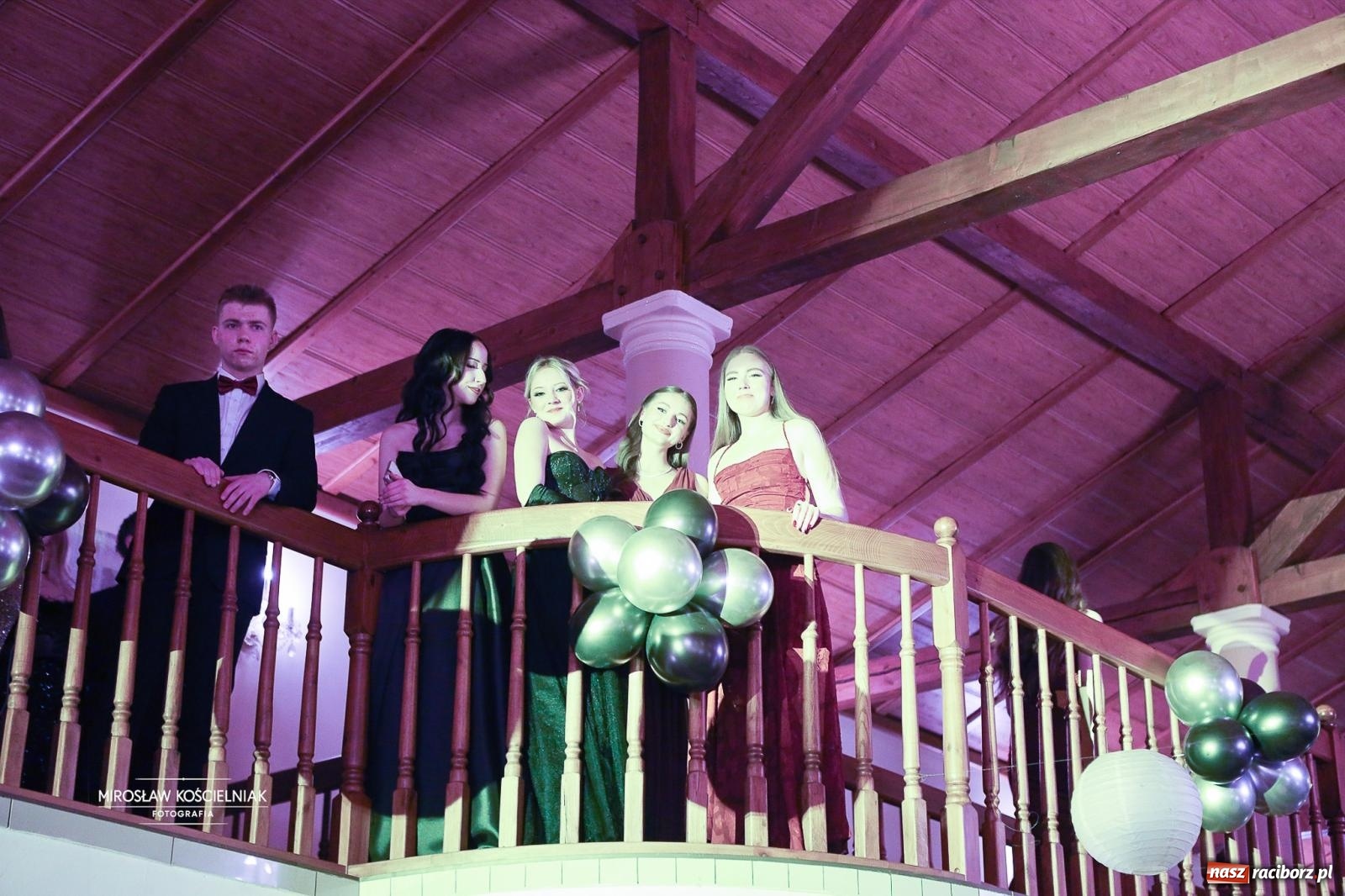 Zdjęcie w galerii na portalu naszraciborz.pl: Studniówka II LO im. Adama Mickiewicza w Parku Leśnym w Rogowie [FOTO] wiadomości z regionu