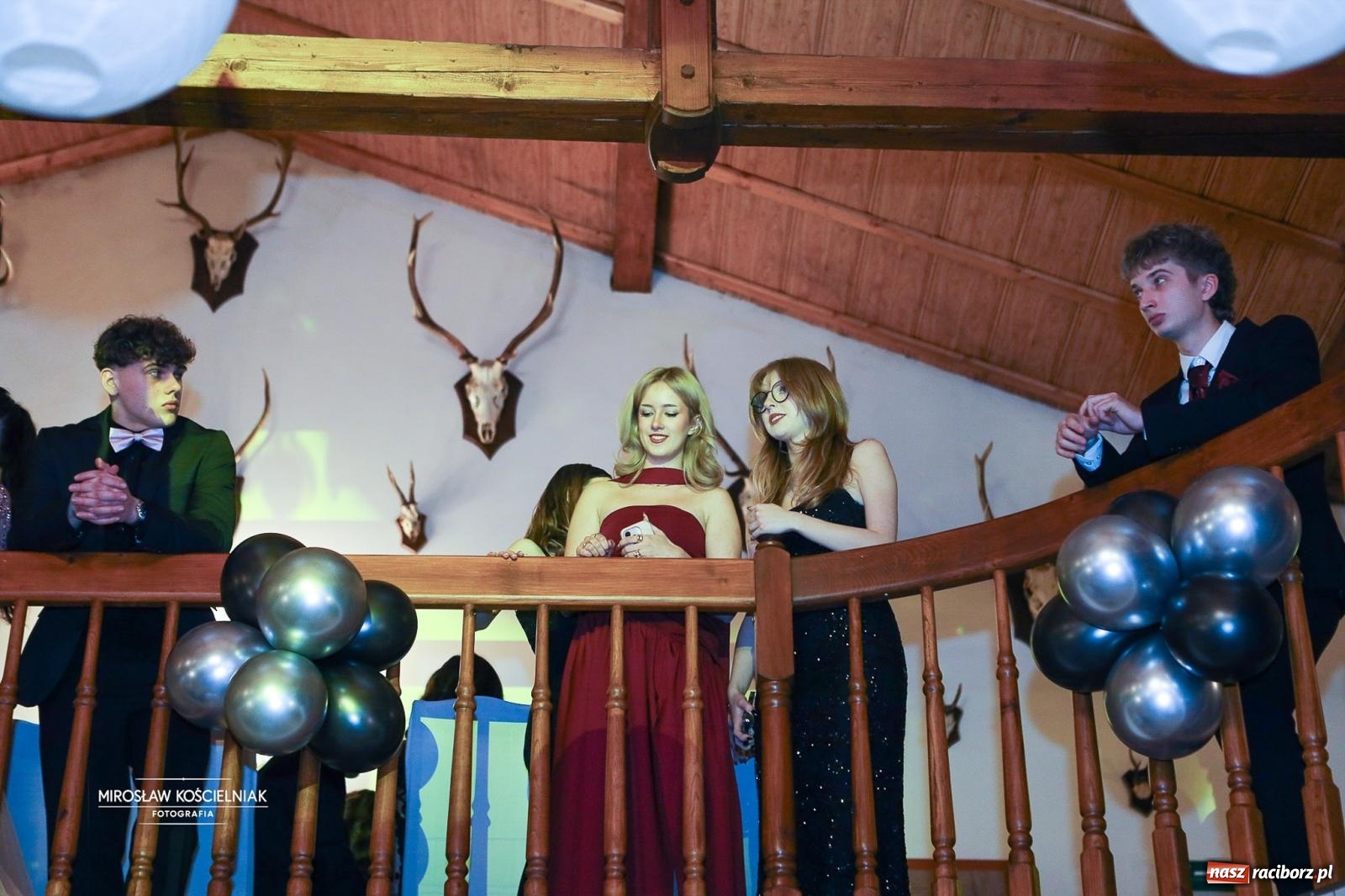 Zdjęcie w galerii na portalu naszraciborz.pl: Studniówka II LO im. Adama Mickiewicza w Parku Leśnym w Rogowie [FOTO] wiadomości z regionu