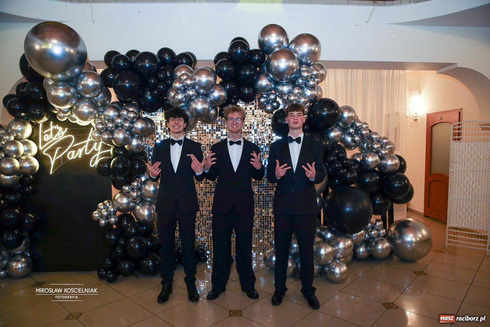 Zdjęcie w galerii na portalu naszraciborz.pl: Studniówka II LO im. Adama Mickiewicza w Parku Leśnym w Rogowie [FOTO] wiadomości z regionu