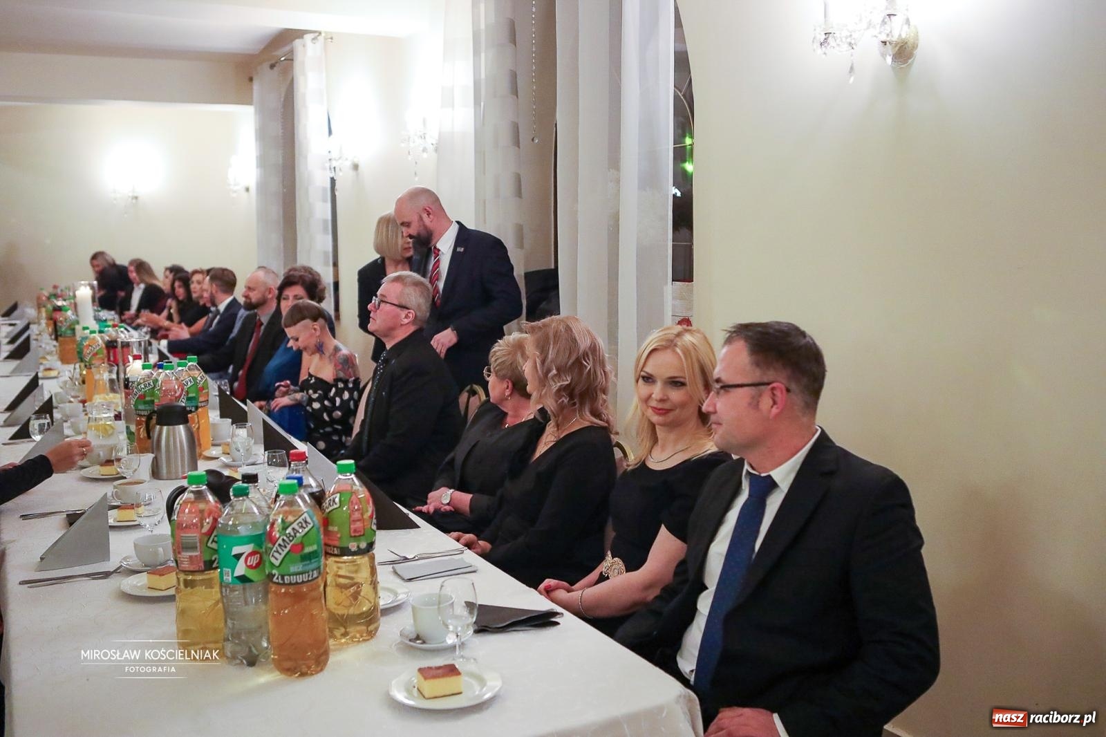 Zdjęcie w galerii na portalu naszraciborz.pl: Studniówka II LO im. Adama Mickiewicza w Parku Leśnym w Rogowie [FOTO] wiadomości z regionu