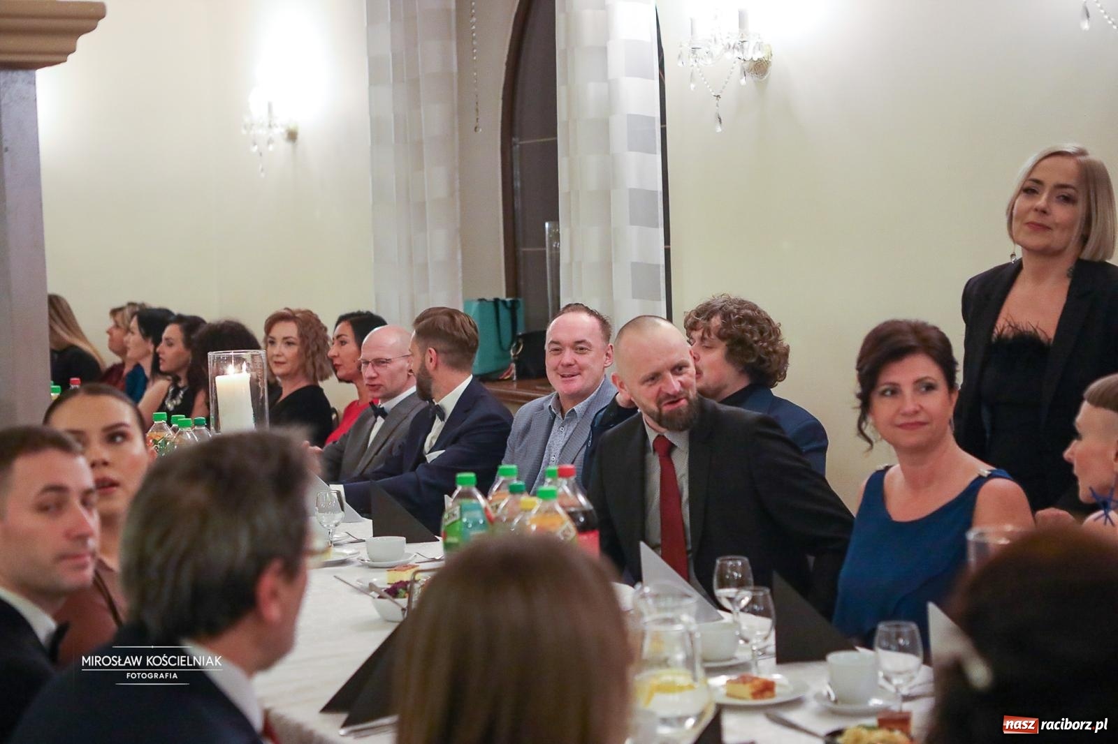 Zdjęcie w galerii na portalu naszraciborz.pl: Studniówka II LO im. Adama Mickiewicza w Parku Leśnym w Rogowie [FOTO] wiadomości z regionu