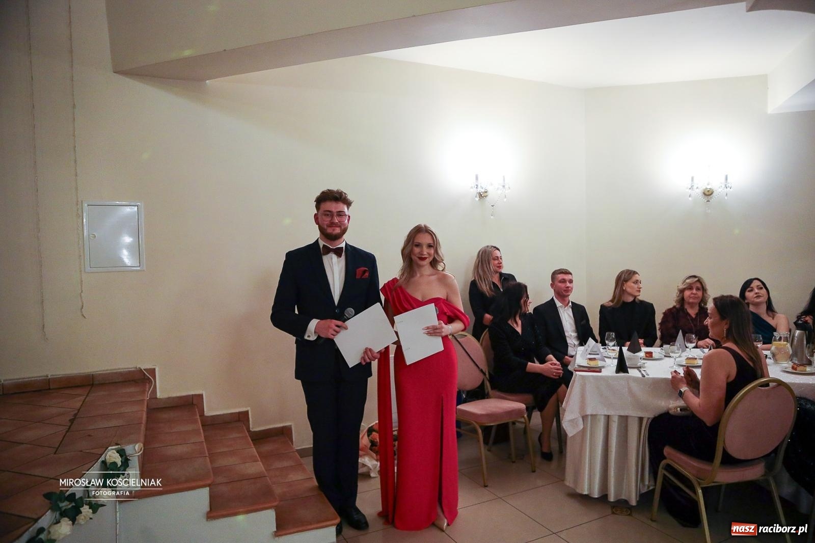 Zdjęcie w galerii na portalu naszraciborz.pl: Studniówka II LO im. Adama Mickiewicza w Parku Leśnym w Rogowie [FOTO] wiadomości z regionu