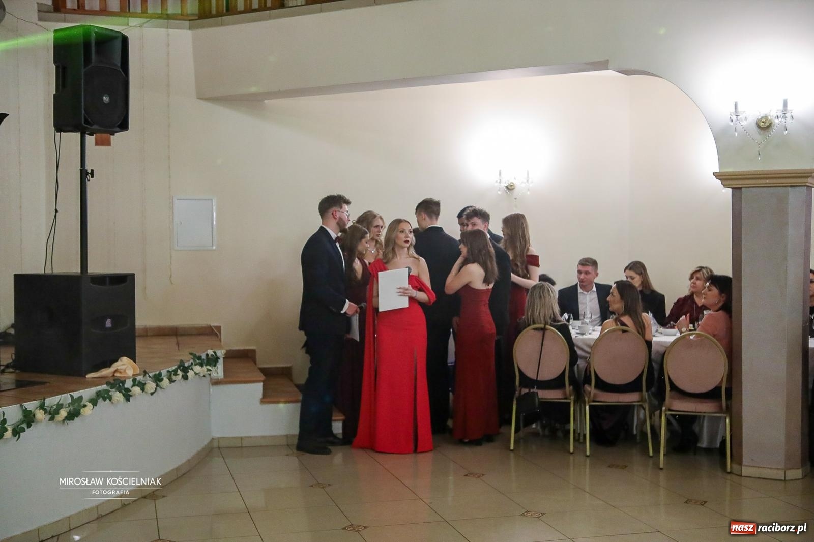 Zdjęcie w galerii na portalu naszraciborz.pl: Studniówka II LO im. Adama Mickiewicza w Parku Leśnym w Rogowie [FOTO] wiadomości z regionu