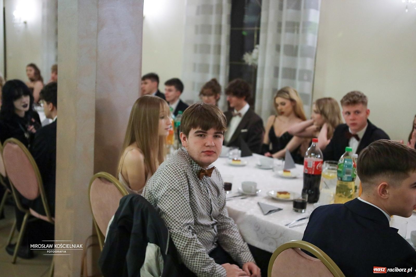 Zdjęcie w galerii na portalu naszraciborz.pl: Studniówka II LO im. Adama Mickiewicza w Parku Leśnym w Rogowie [FOTO] wiadomości z regionu