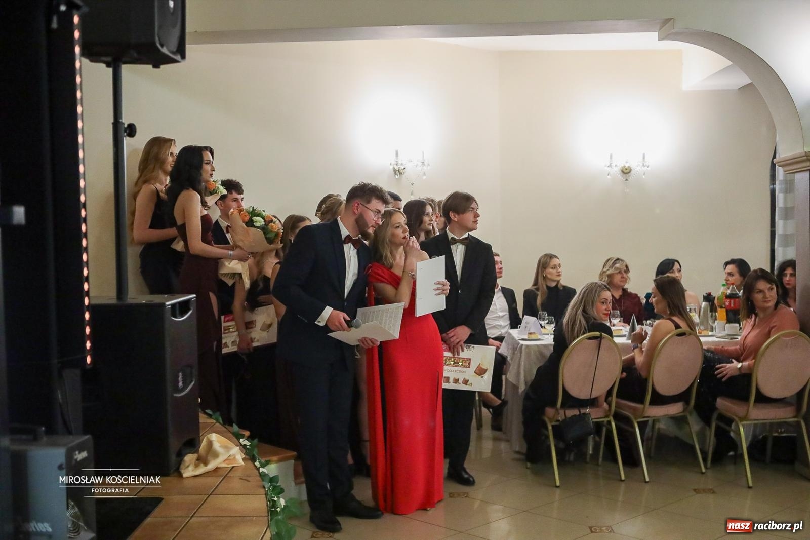 Zdjęcie w galerii na portalu naszraciborz.pl: Studniówka II LO im. Adama Mickiewicza w Parku Leśnym w Rogowie [FOTO] wiadomości z regionu