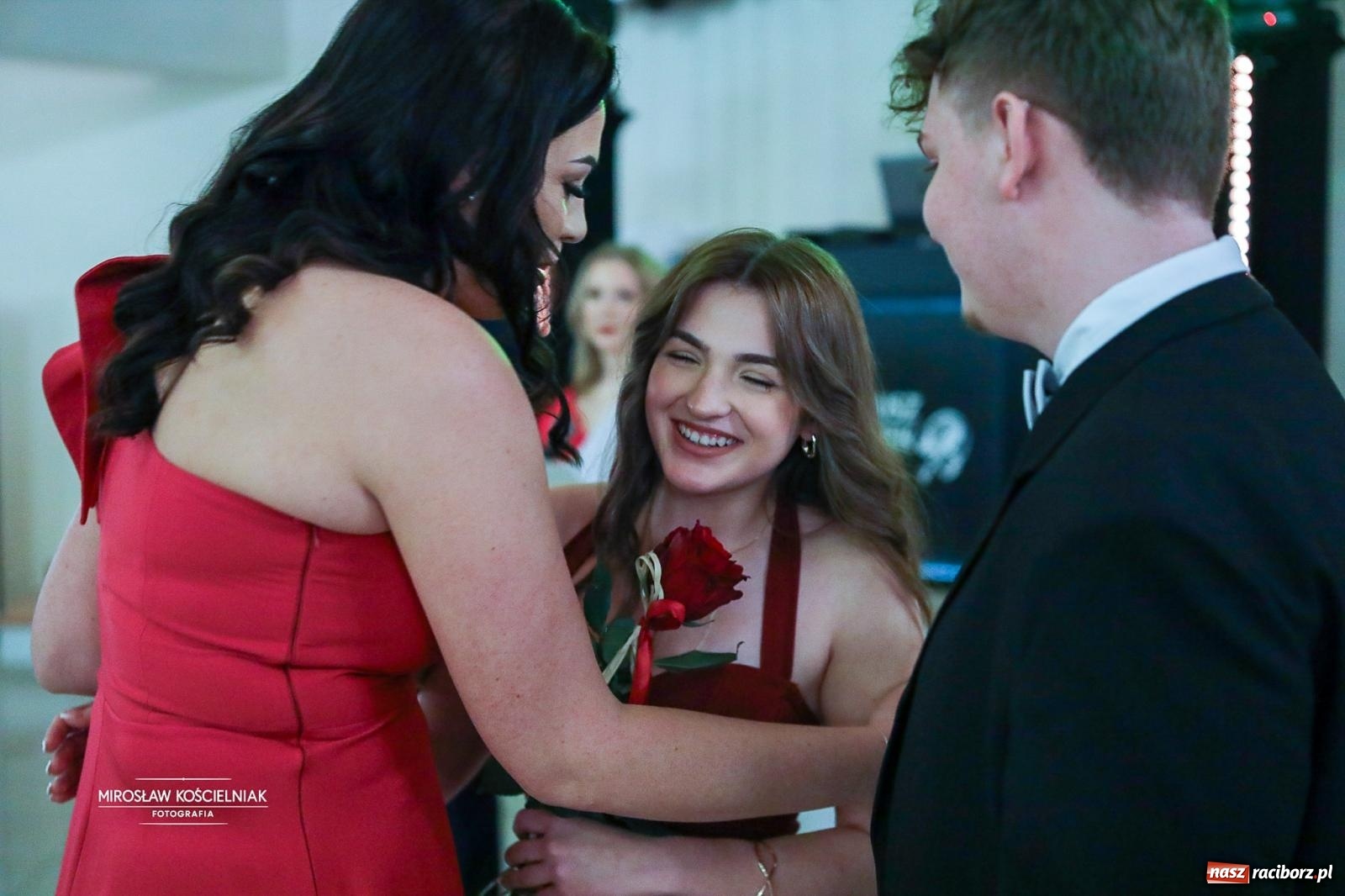 Zdjęcie w galerii na portalu naszraciborz.pl: Studniówka II LO im. Adama Mickiewicza w Parku Leśnym w Rogowie [FOTO] wiadomości z regionu