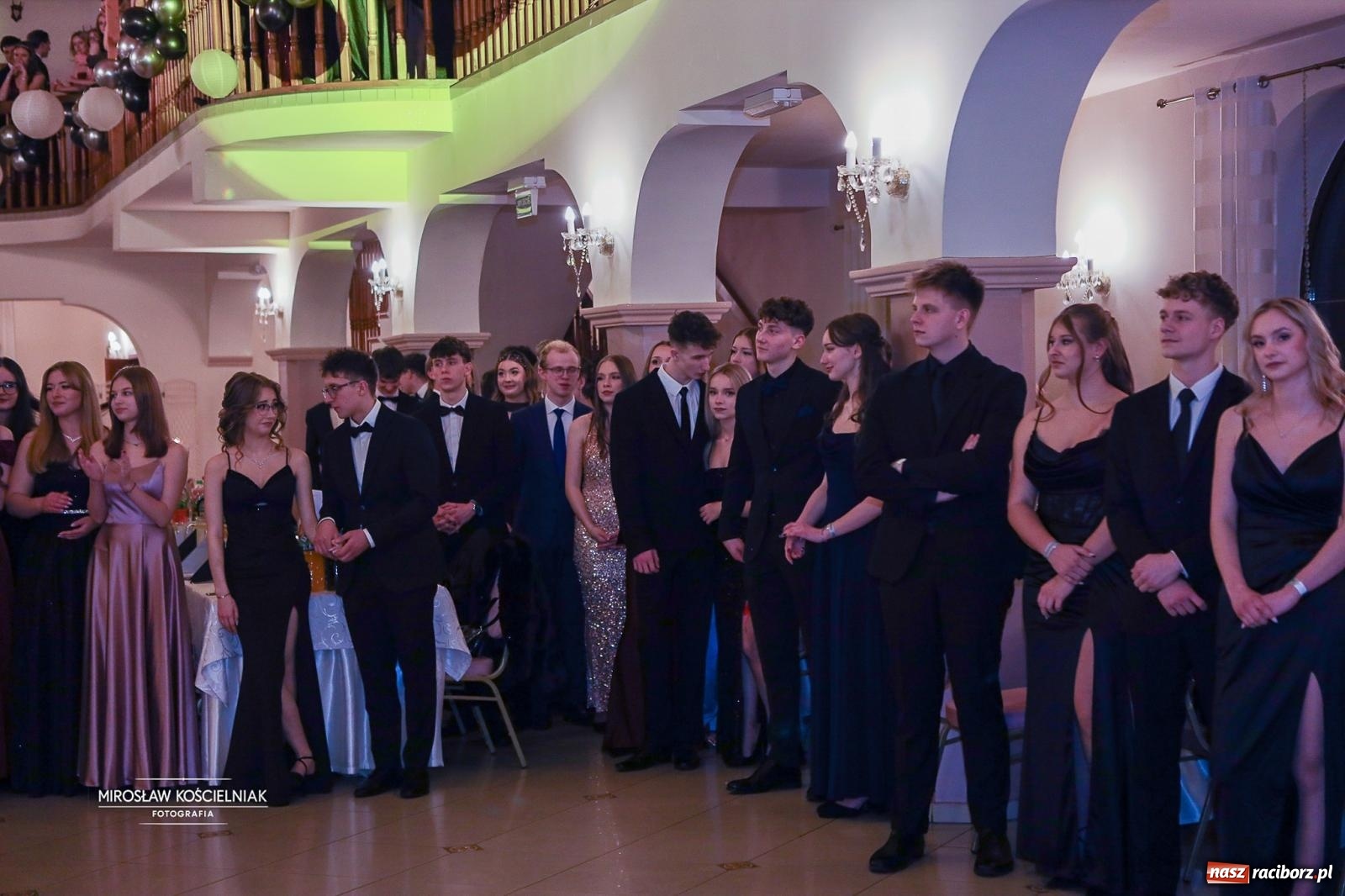 Zdjęcie w galerii na portalu naszraciborz.pl: Studniówka II LO im. Adama Mickiewicza w Parku Leśnym w Rogowie [FOTO] wiadomości z regionu