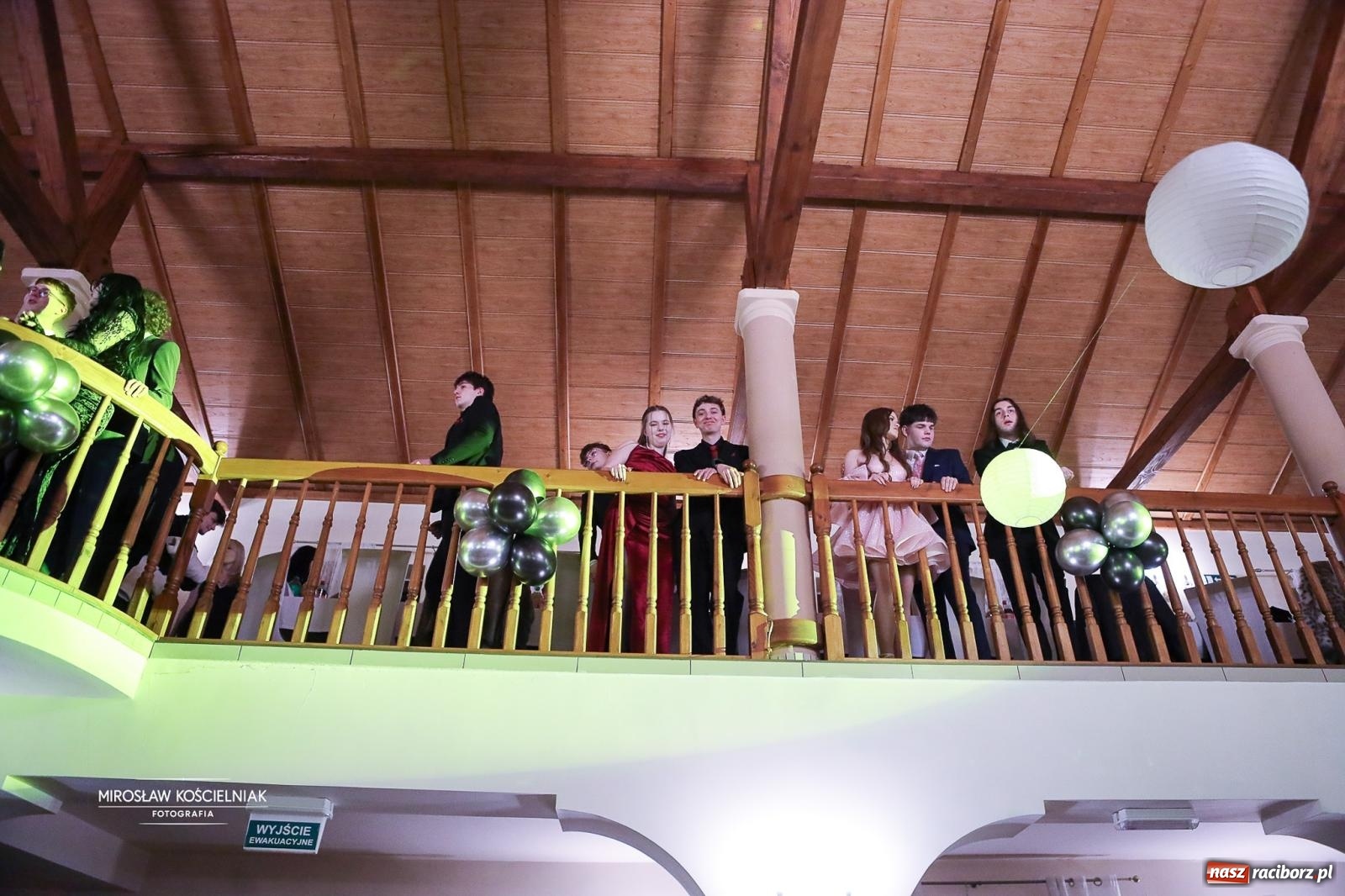 Zdjęcie w galerii na portalu naszraciborz.pl: Studniówka II LO im. Adama Mickiewicza w Parku Leśnym w Rogowie [FOTO] wiadomości z regionu