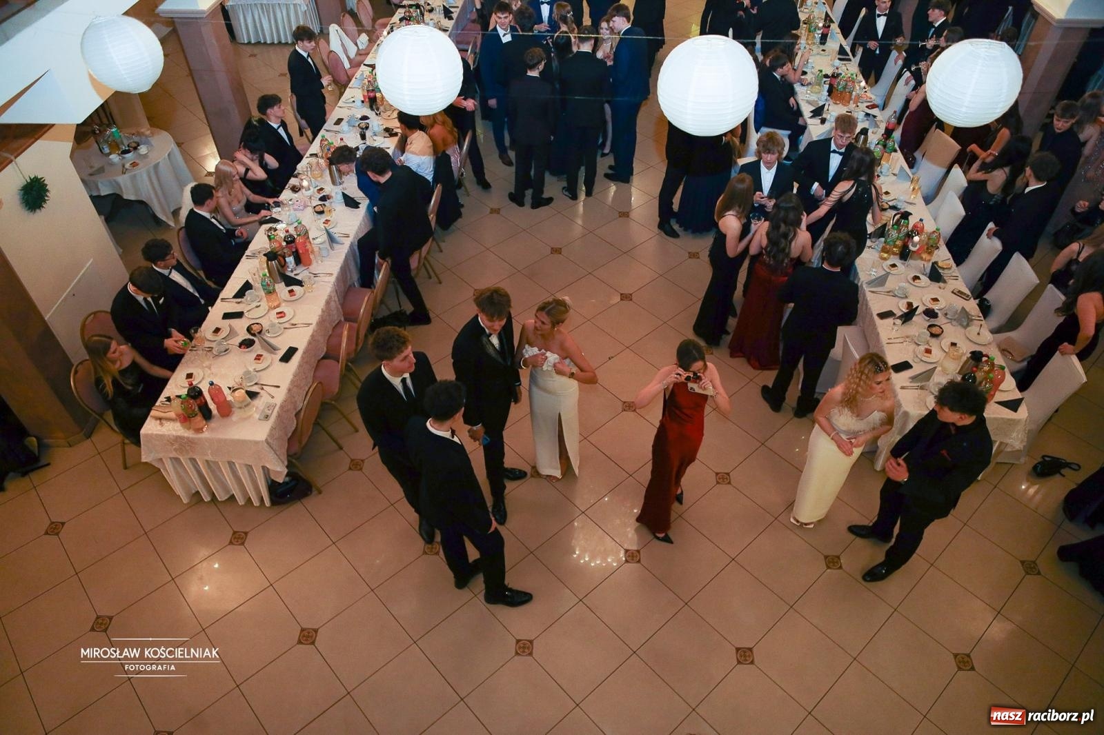 Zdjęcie w galerii na portalu naszraciborz.pl: Studniówka II LO im. Adama Mickiewicza w Parku Leśnym w Rogowie [FOTO] wiadomości z regionu