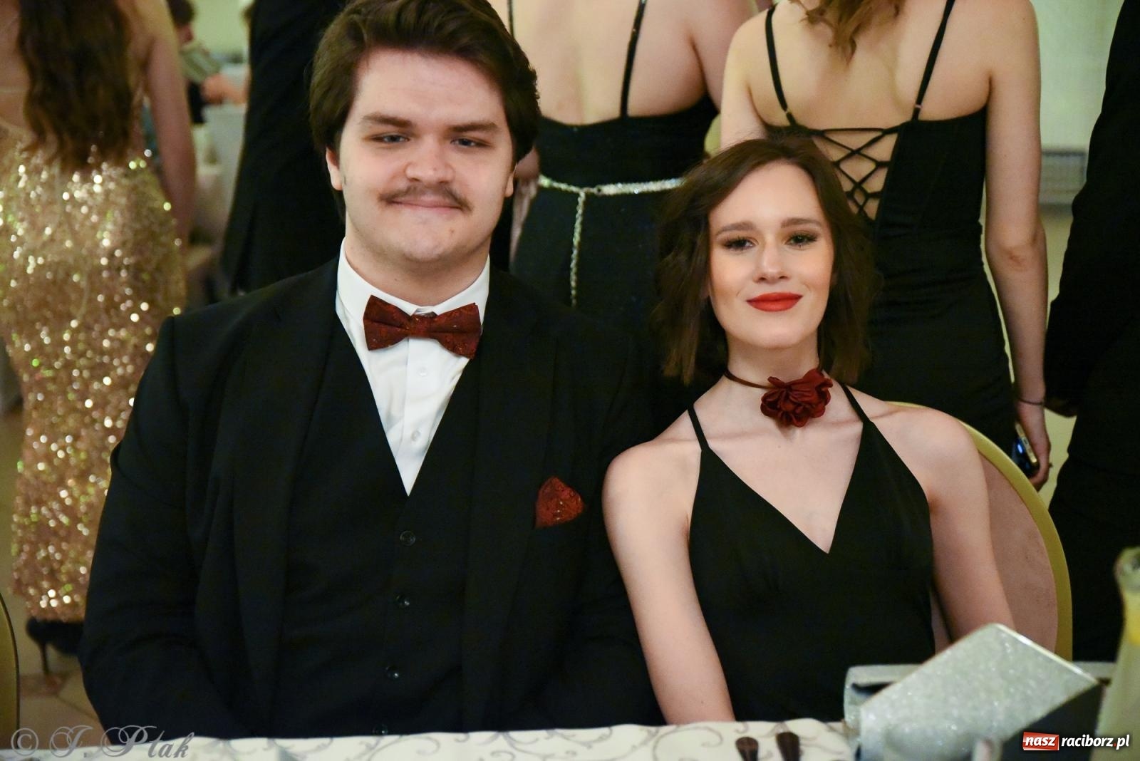 Zdjęcie w galerii na portalu naszraciborz.pl: Razem młodzi przyjaciele! Studniówka II LO z Raciborza [FOTO i WIDEO] wiadomości z regionu