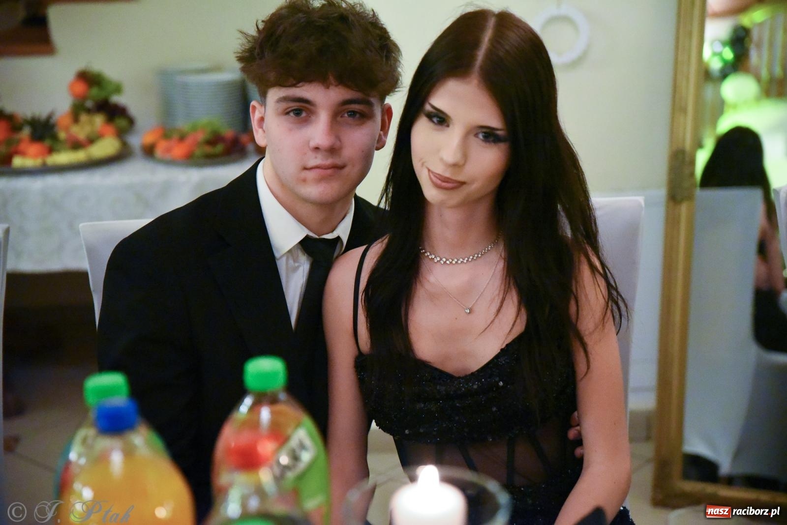 Zdjęcie w galerii na portalu naszraciborz.pl: Razem młodzi przyjaciele! Studniówka II LO z Raciborza [FOTO i WIDEO] wiadomości z regionu