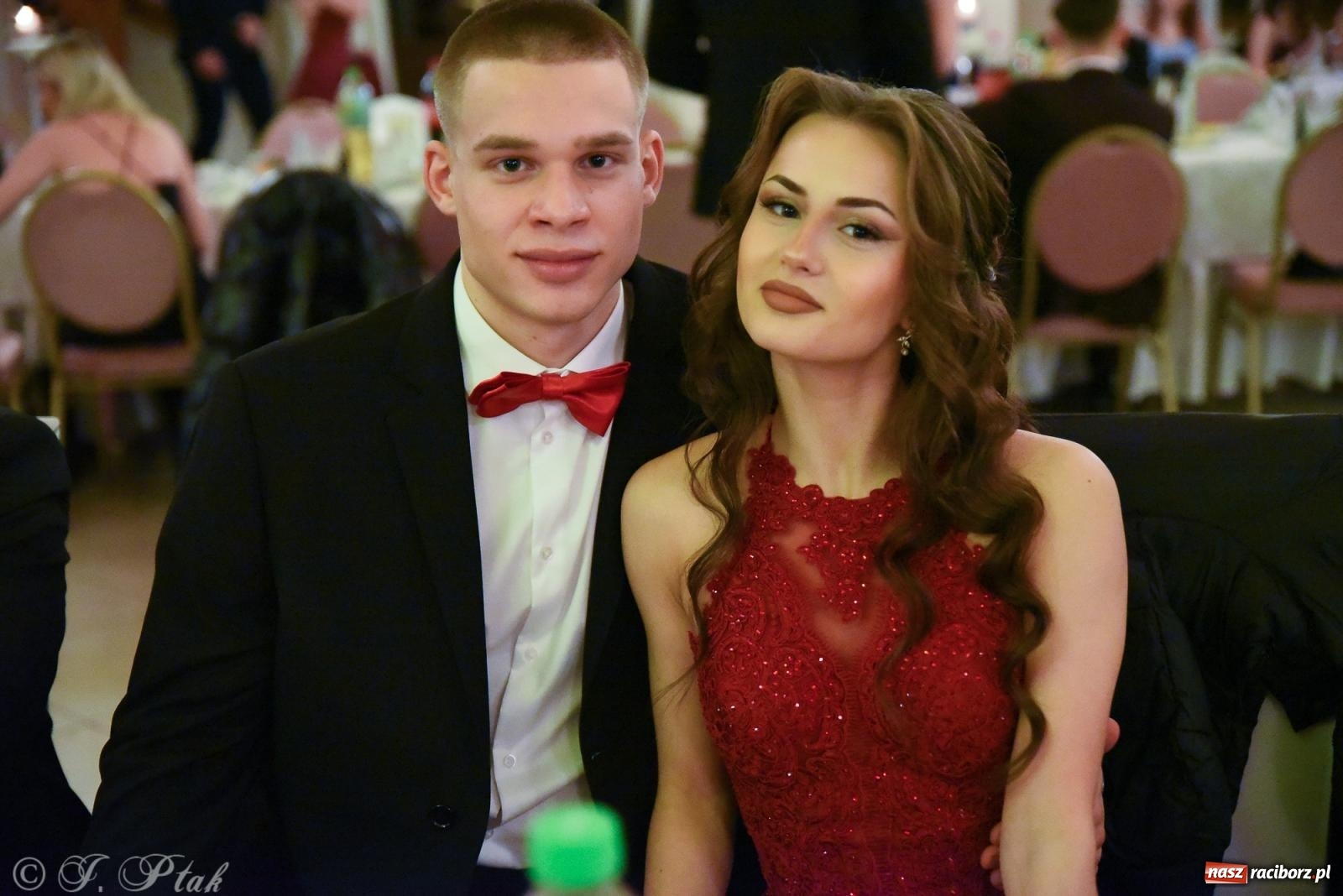 Zdjęcie w galerii na portalu naszraciborz.pl: Razem młodzi przyjaciele! Studniówka II LO z Raciborza [FOTO i WIDEO] wiadomości z regionu