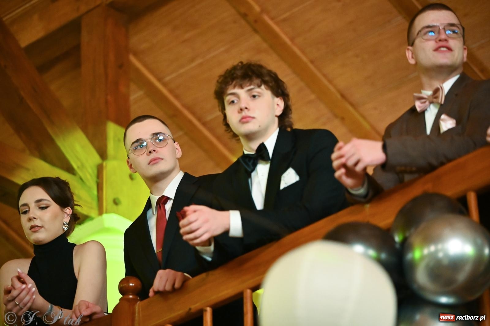 Zdjęcie w galerii na portalu naszraciborz.pl: Razem młodzi przyjaciele! Studniówka II LO z Raciborza [FOTO i WIDEO] wiadomości z regionu