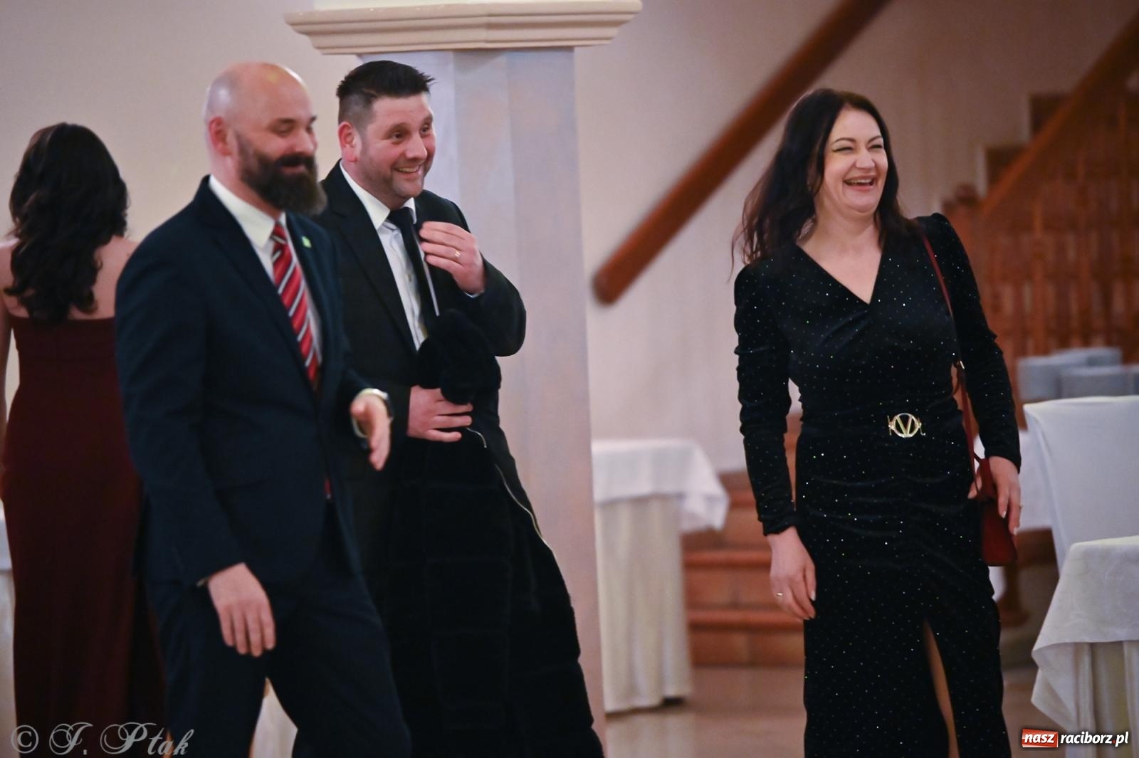 Zdjęcie w galerii na portalu naszraciborz.pl: Razem młodzi przyjaciele! Studniówka II LO z Raciborza [FOTO i WIDEO] wiadomości z regionu