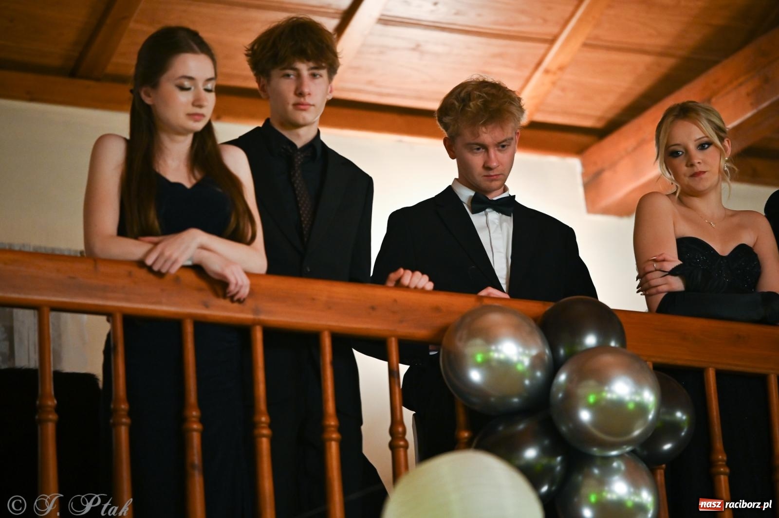 Zdjęcie w galerii na portalu naszraciborz.pl: Razem młodzi przyjaciele! Studniówka II LO z Raciborza [FOTO i WIDEO] wiadomości z regionu