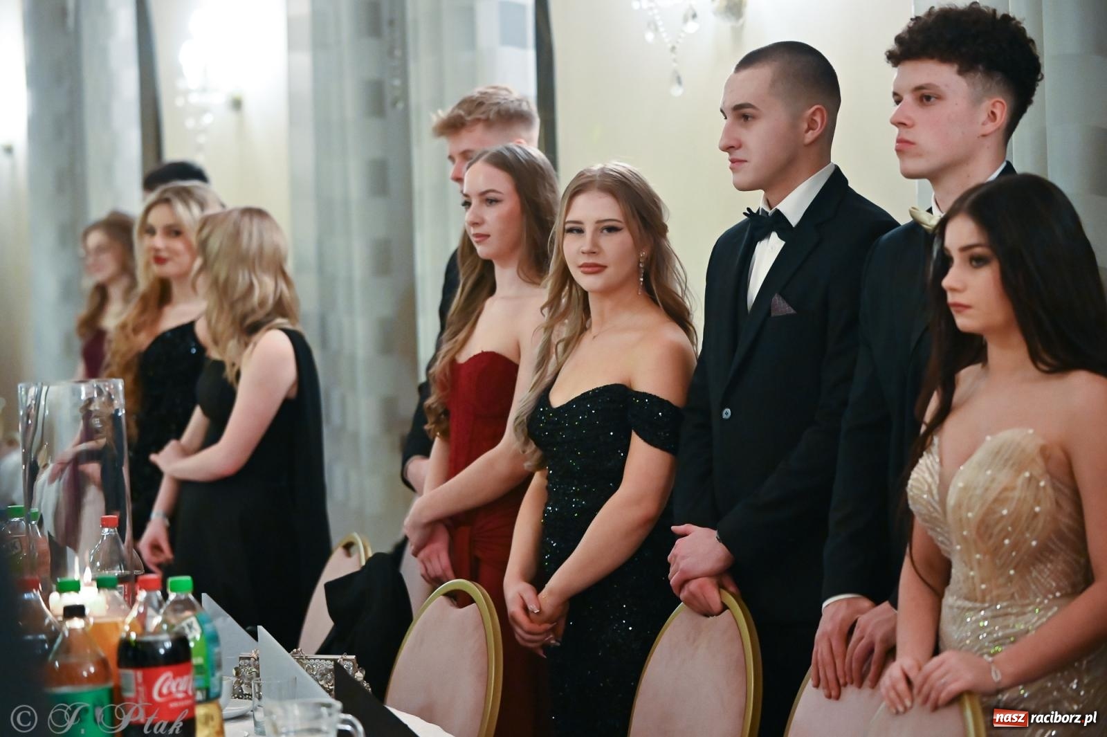 Zdjęcie w galerii na portalu naszraciborz.pl: Razem młodzi przyjaciele! Studniówka II LO z Raciborza [FOTO i WIDEO] wiadomości z regionu