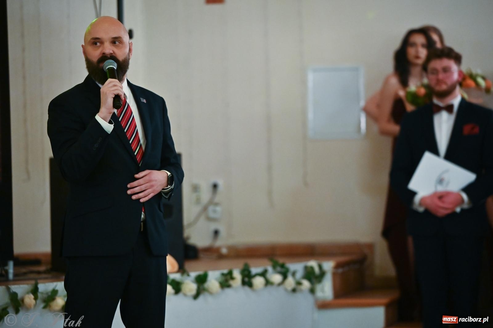 Zdjęcie w galerii na portalu naszraciborz.pl: Razem młodzi przyjaciele! Studniówka II LO z Raciborza [FOTO i WIDEO] wiadomości z regionu