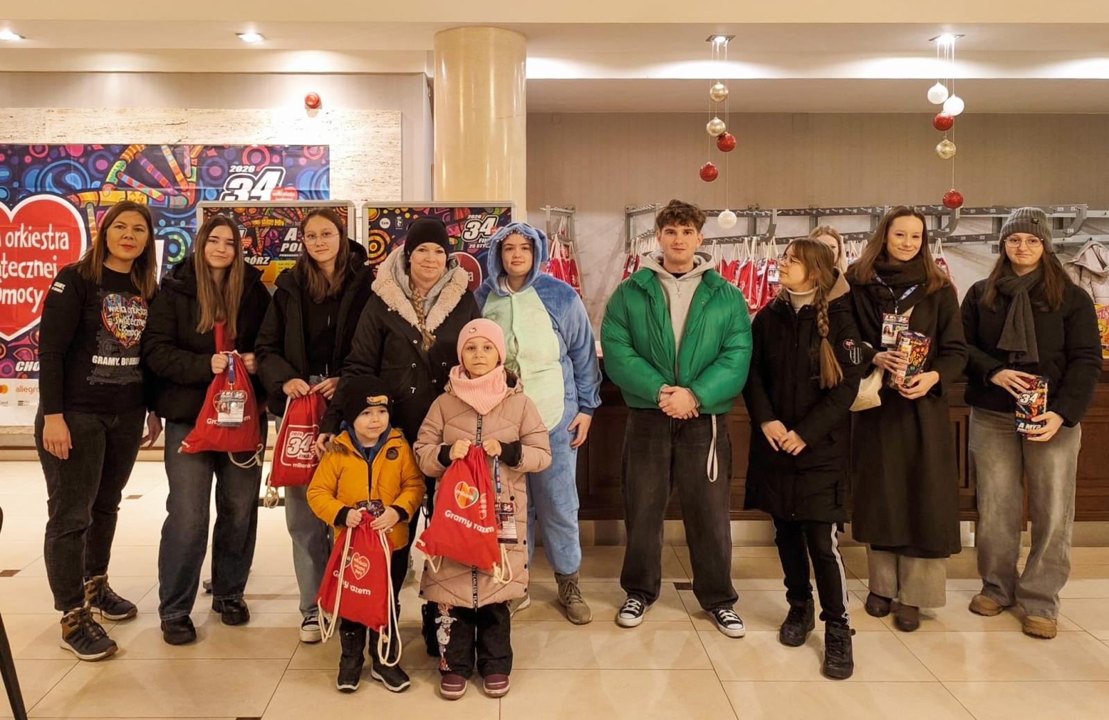 Zdjęcie w galerii na portalu naszraciborz.pl: 34. Finał WOŚP w Raciborzu - blisko 120 wolontariuszy i atrakcje na Rynku wiadomości z regionu