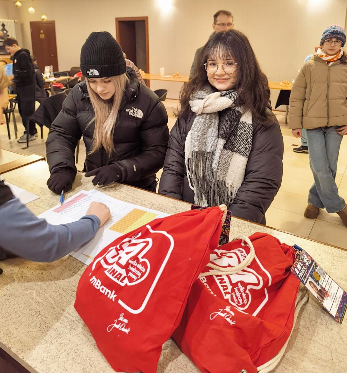 Zdjęcie w galerii na portalu naszraciborz.pl: 34. Finał WOŚP w Raciborzu - blisko 120 wolontariuszy i atrakcje na Rynku wiadomości z regionu
