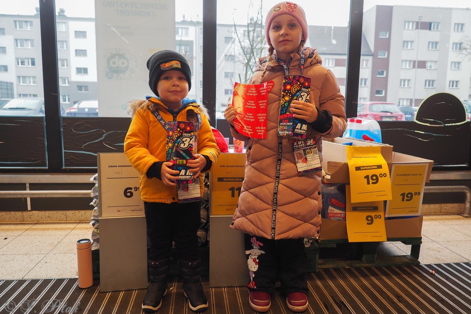 Zdjęcie w galerii na portalu naszraciborz.pl: 34. Finał WOŚP w Raciborzu - blisko 120 wolontariuszy i atrakcje na Rynku wiadomości z regionu