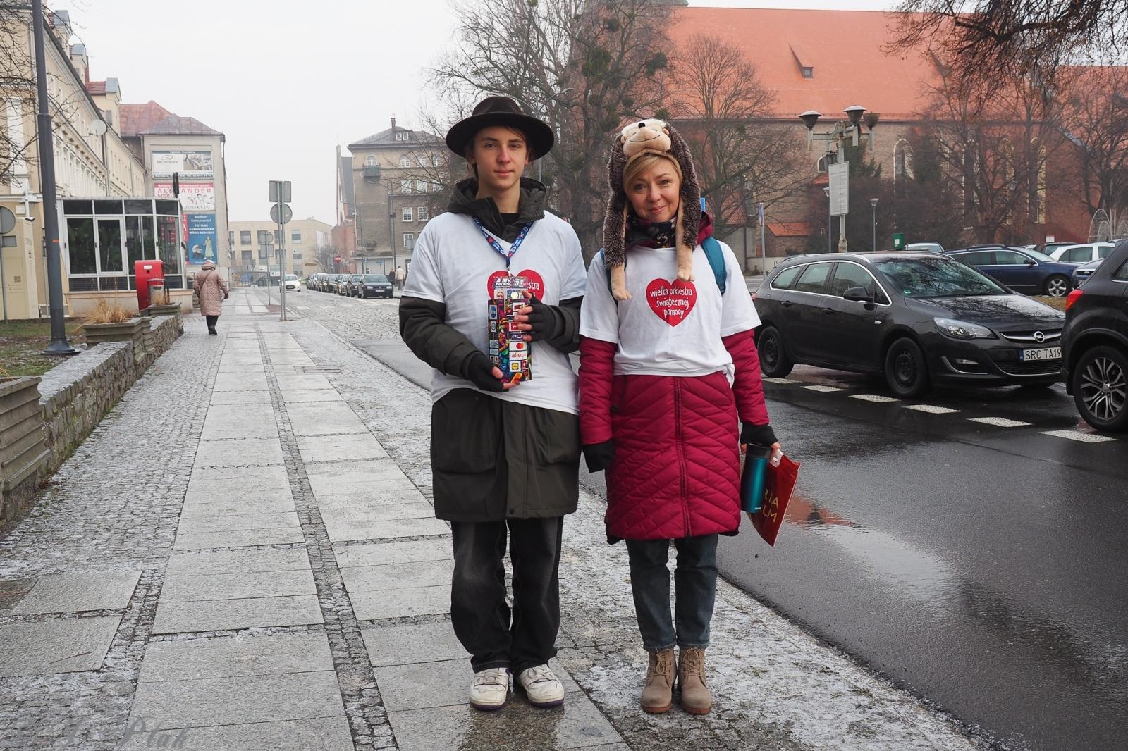 Zdjęcie w galerii na portalu naszraciborz.pl: 34. Finał WOŚP w Raciborzu - blisko 120 wolontariuszy i atrakcje na Rynku wiadomości z regionu