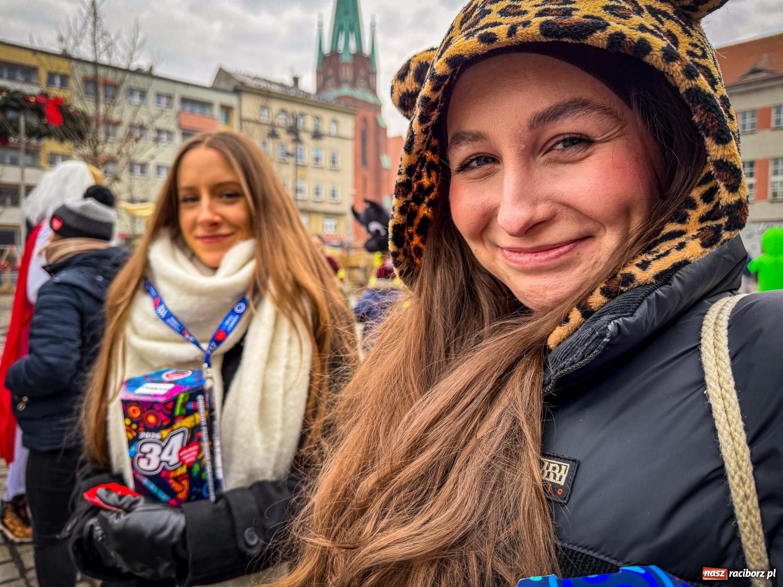 Zdjęcie w galerii na portalu naszraciborz.pl: Galowie, wojowie, mundurowi i dobrej jadło - raciborski finał WOŚP na Rynku wiadomości z regionu