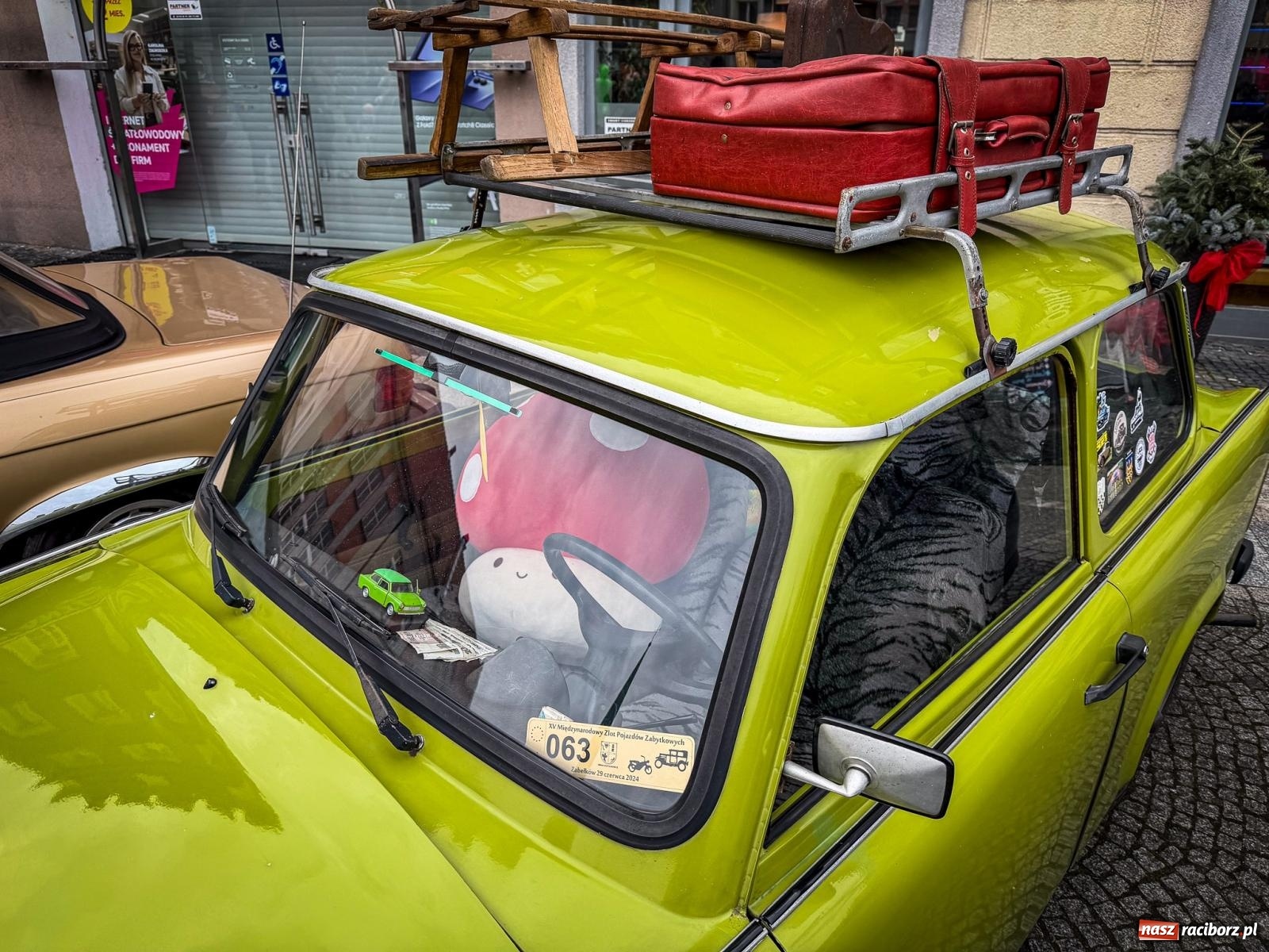 Zdjęcie w galerii na portalu naszraciborz.pl: Galowie, wojowie, mundurowi i dobrej jadło - raciborski finał WOŚP na Rynku wiadomości z regionu