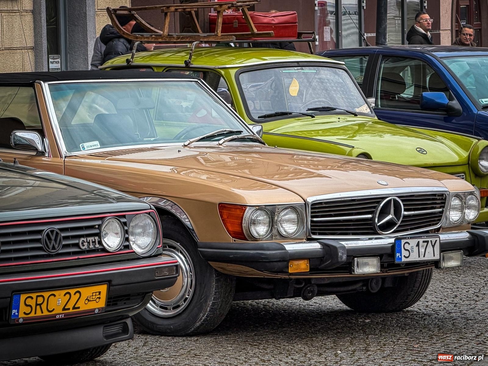 Zdjęcie w galerii na portalu naszraciborz.pl: Galowie, wojowie, mundurowi i dobrej jadło - raciborski finał WOŚP na Rynku wiadomości z regionu