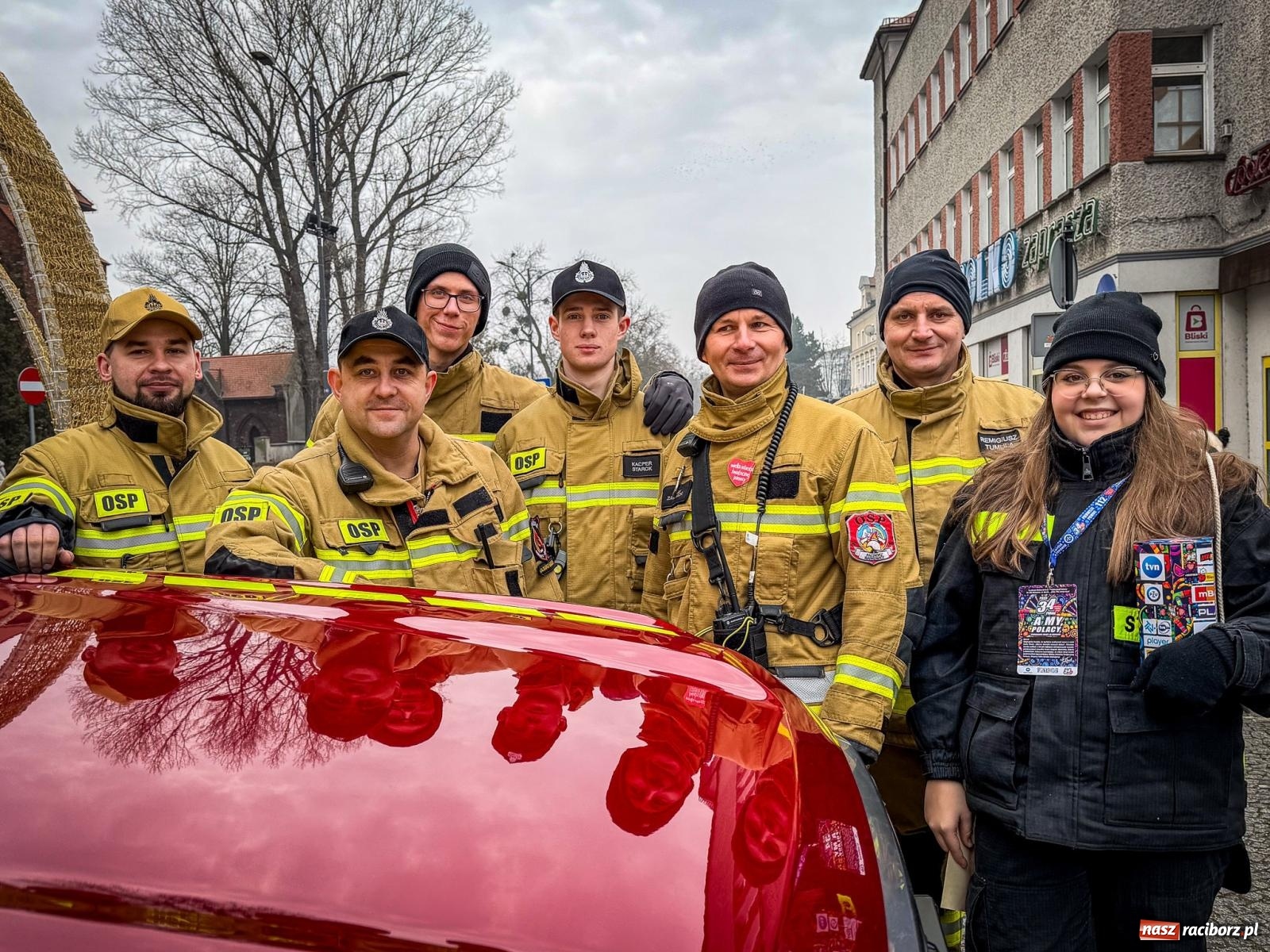 Zdjęcie w galerii na portalu naszraciborz.pl: Galowie, wojowie, mundurowi i dobrej jadło - raciborski finał WOŚP na Rynku wiadomości z regionu