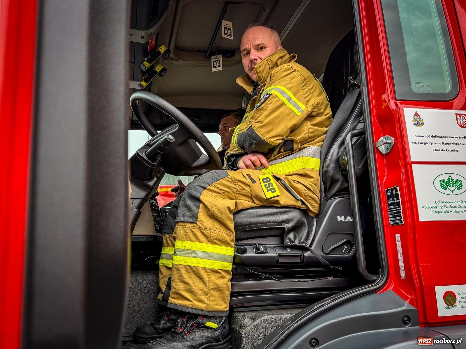 Zdjęcie w galerii na portalu naszraciborz.pl: Galowie, wojowie, mundurowi i dobrej jadło - raciborski finał WOŚP na Rynku wiadomości z regionu