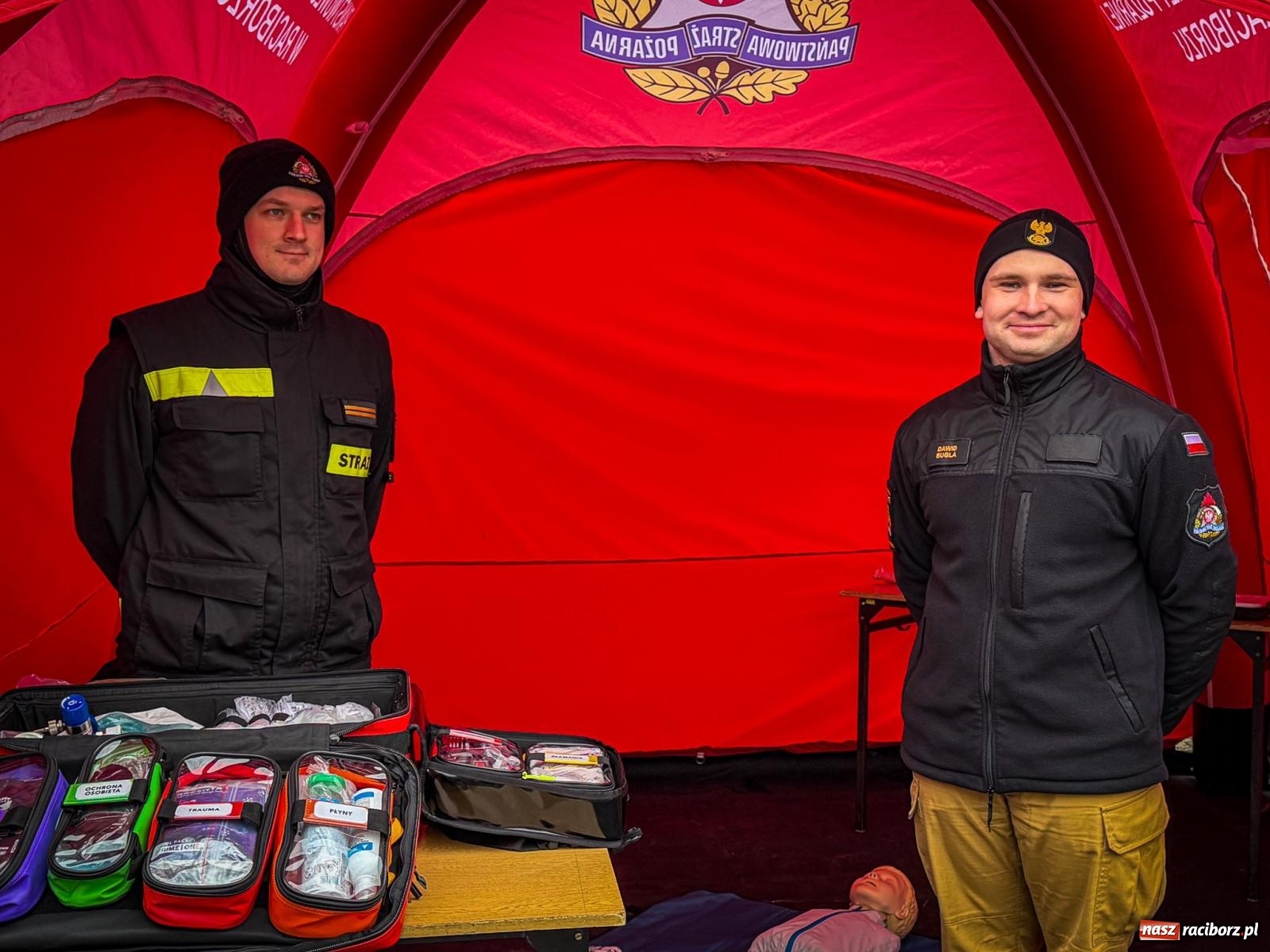 Zdjęcie w galerii na portalu naszraciborz.pl: Galowie, wojowie, mundurowi i dobrej jadło - raciborski finał WOŚP na Rynku wiadomości z regionu