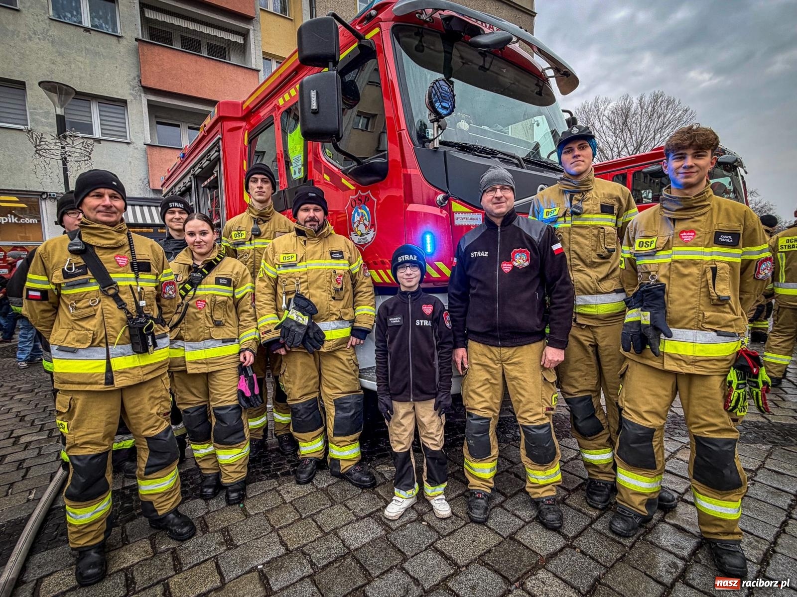 Zdjęcie w galerii na portalu naszraciborz.pl: Galowie, wojowie, mundurowi i dobrej jadło - raciborski finał WOŚP na Rynku wiadomości z regionu