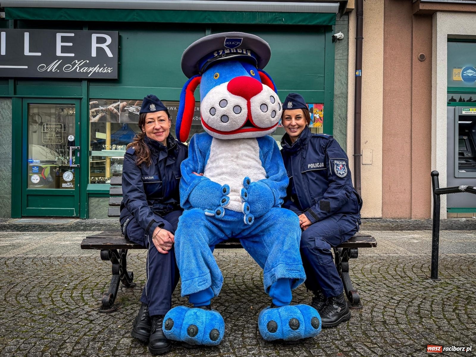 Zdjęcie w galerii na portalu naszraciborz.pl: Galowie, wojowie, mundurowi i dobrej jadło - raciborski finał WOŚP na Rynku wiadomości z regionu