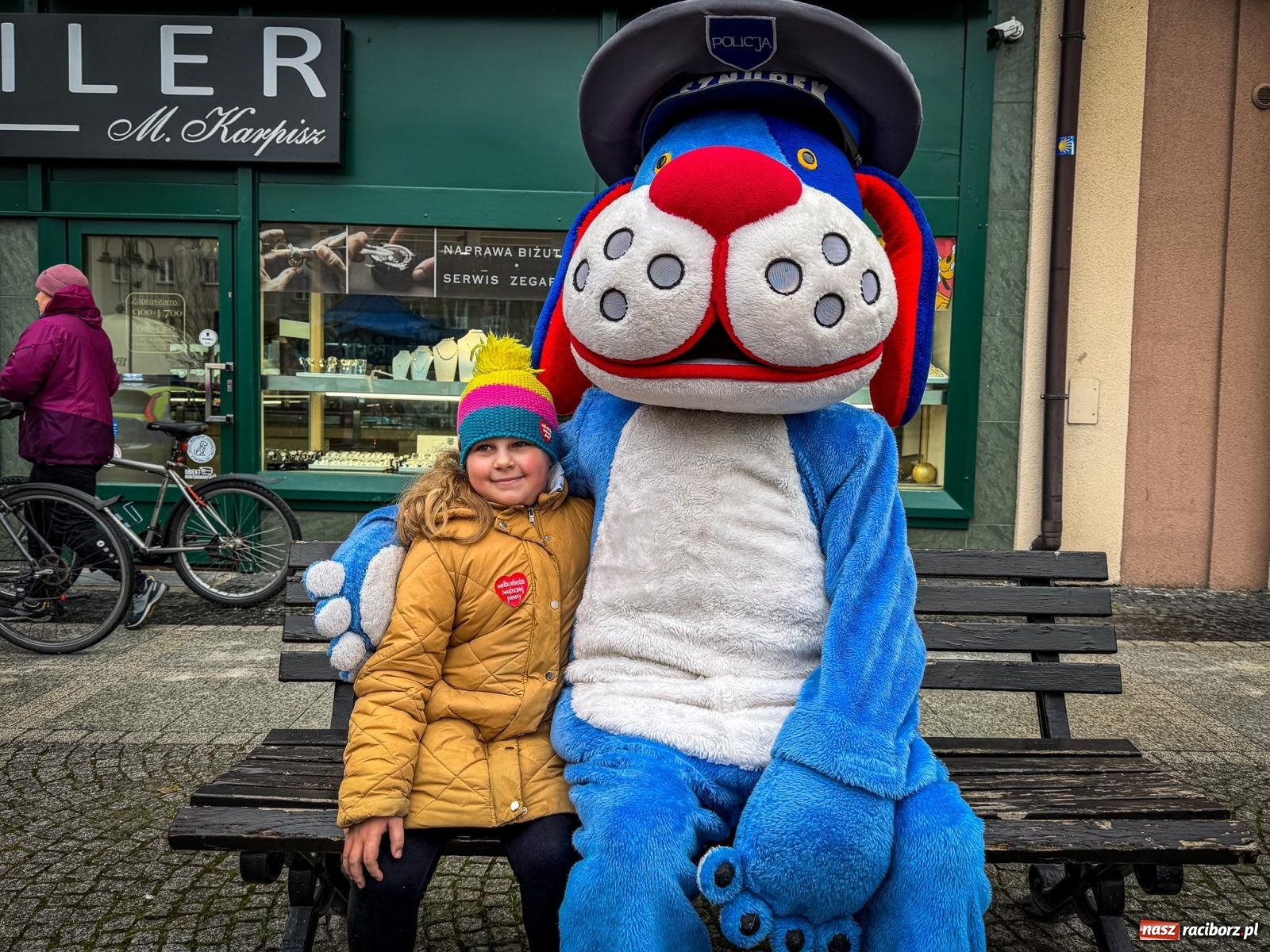 Zdjęcie w galerii na portalu naszraciborz.pl: Galowie, wojowie, mundurowi i dobrej jadło - raciborski finał WOŚP na Rynku wiadomości z regionu
