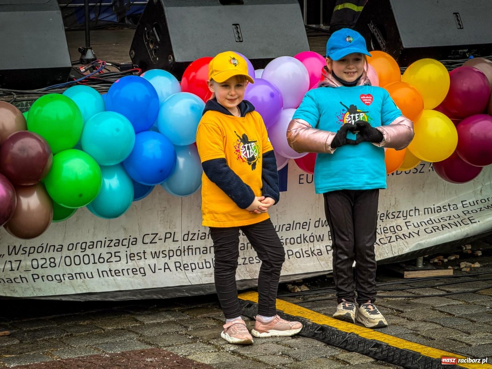 Zdjęcie w galerii na portalu naszraciborz.pl: Galowie, wojowie, mundurowi i dobrej jadło - raciborski finał WOŚP na Rynku wiadomości z regionu