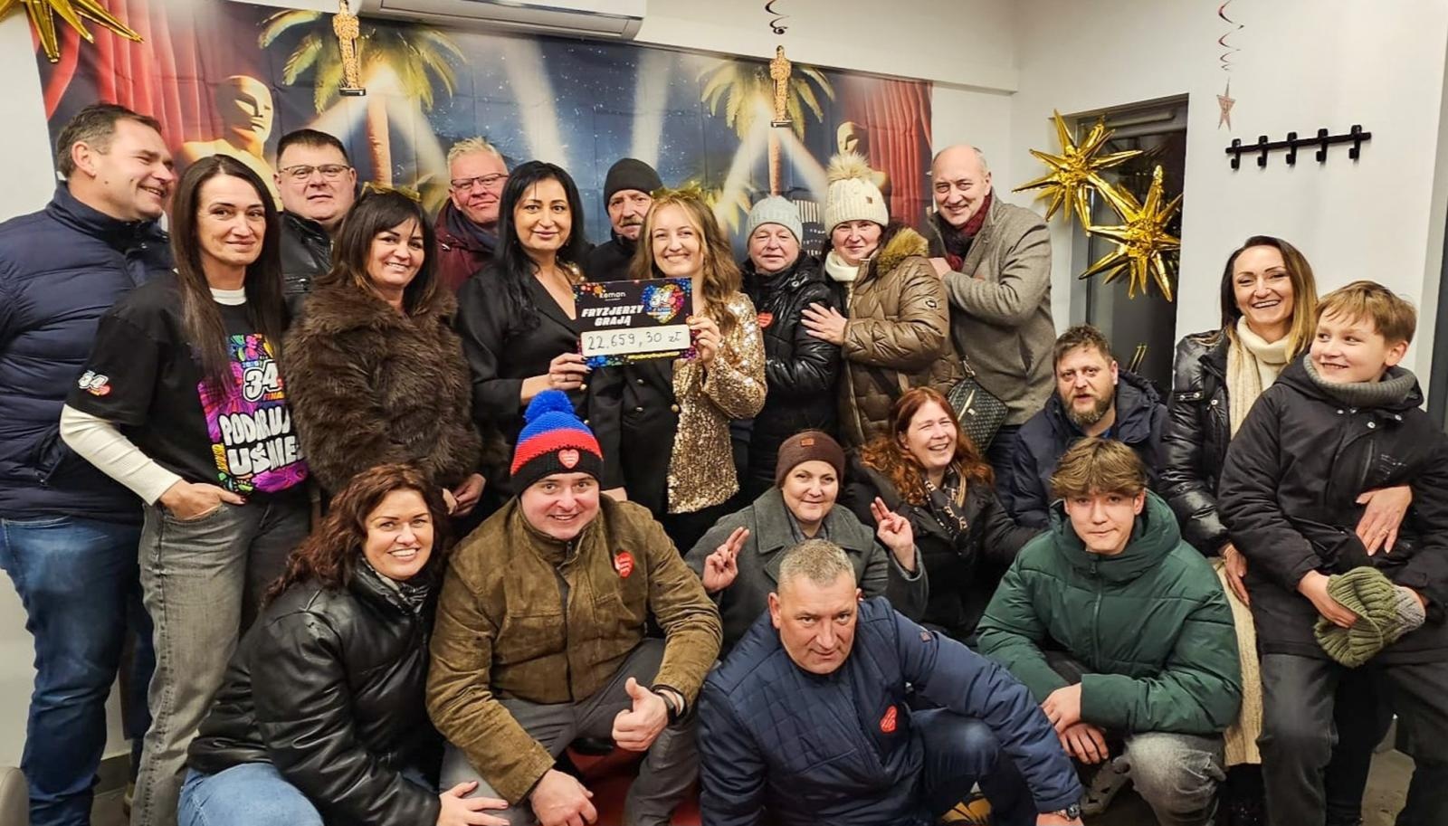 Zdjęcie w galerii na portalu naszraciborz.pl: Fryzjerzy w Krzyżanowicach zagrali dla WOŚP. 34. Finał w salonie ANGEL HAIR wiadomości z regionu